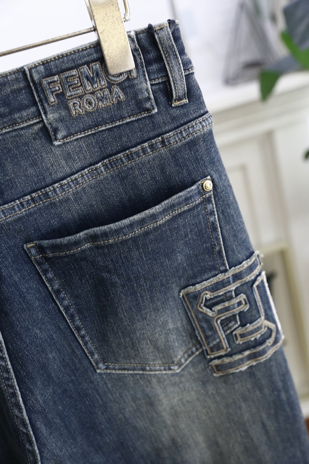 🔥芬迪/Fe*di.25秋季新款🆕时尚男士原单高端蓝色牛仔裤！奢华经典品牌LOGO配饰 身穿着非常舒适 