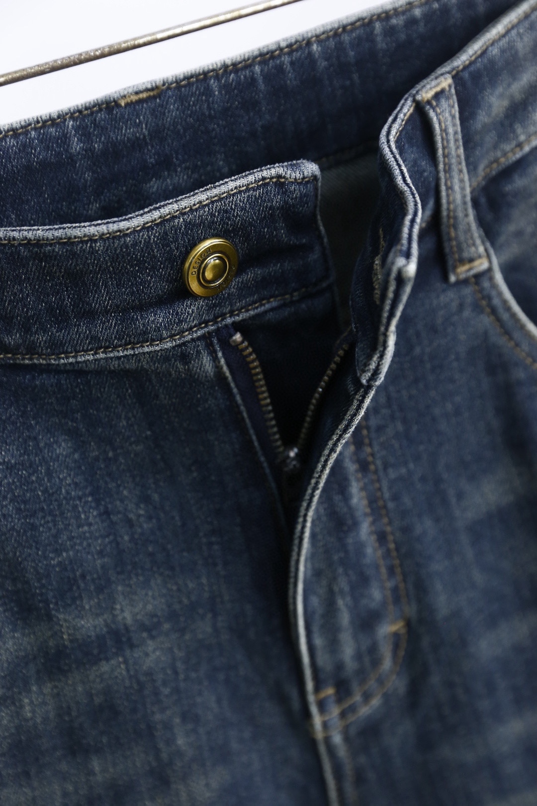 🔥芬迪/Fe*di.25秋季新款🆕时尚男士原单高端蓝色牛仔裤！奢华经典品牌LOGO配饰 身穿着非常舒适 