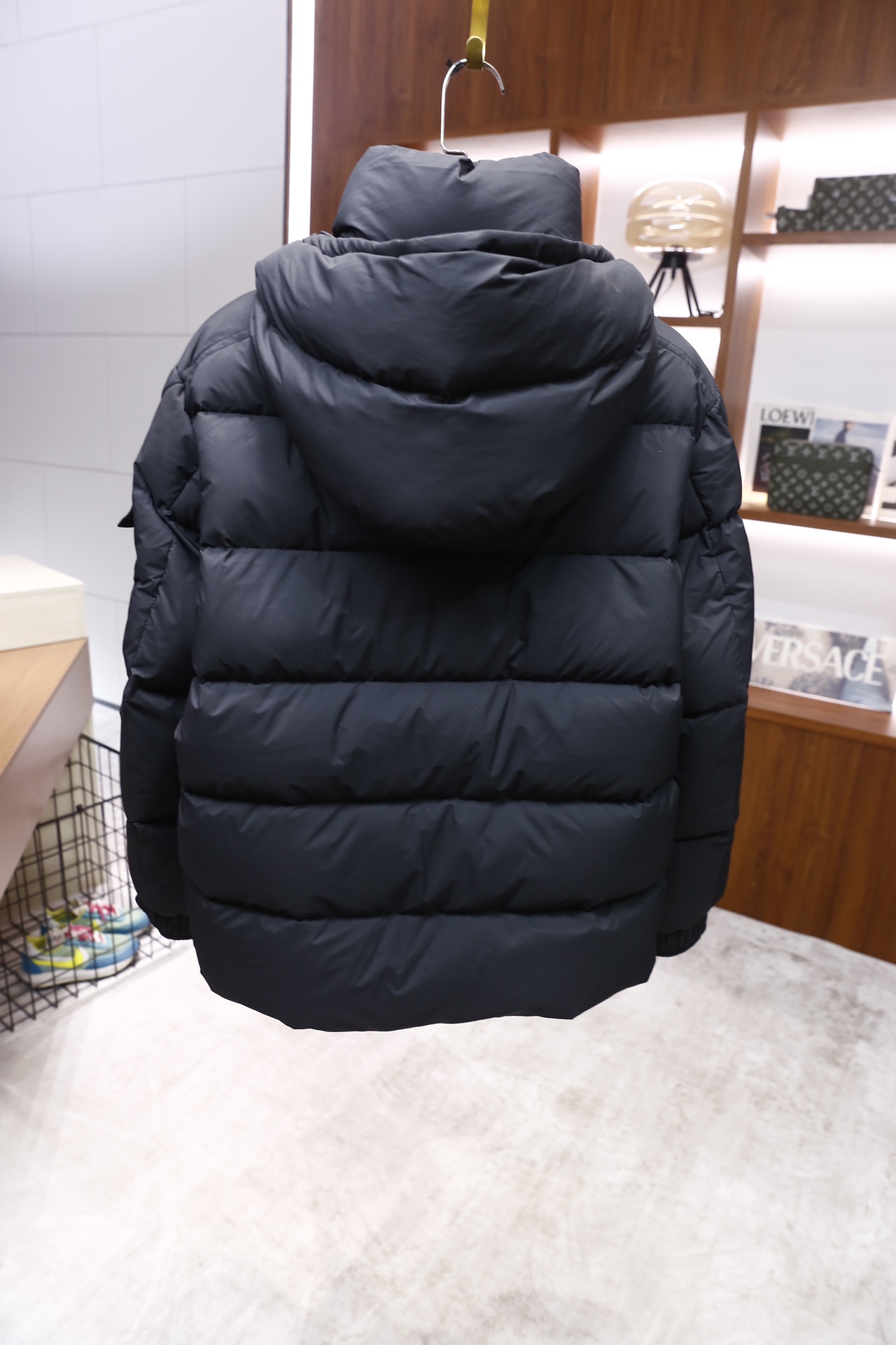 🔥蒙口/Moncler.25秋冬新品男士羽绒服👍采用连帽设计，帽子配有金属扣抽绳可调节，衣身是经典的方格