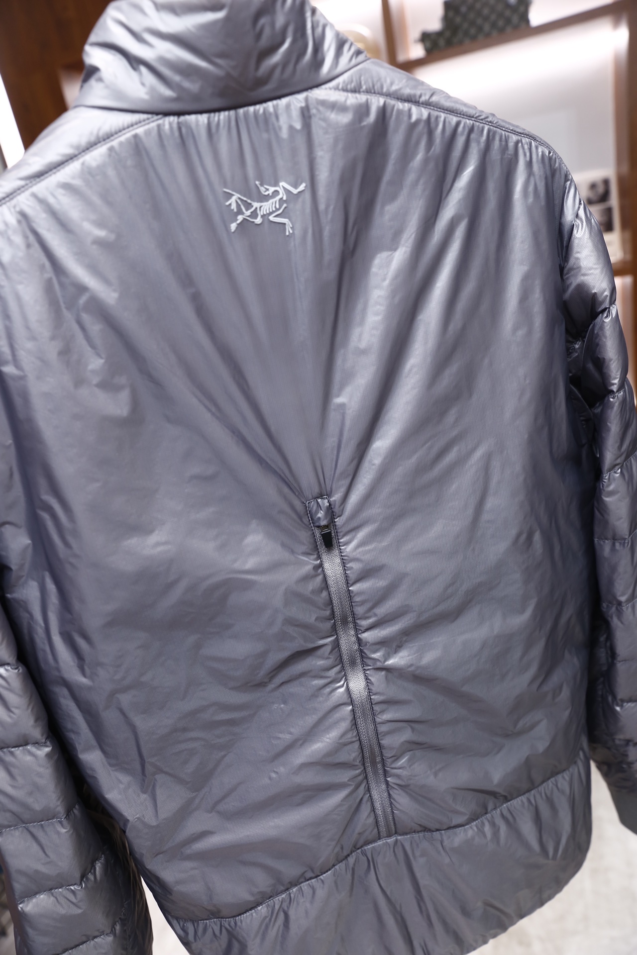 🔥始祖鸟/ARC'TERYX.25秋冬新品👍时尚男士羽绒外套，采用立领全拉链设计，衣身运用波浪形绗缝工艺