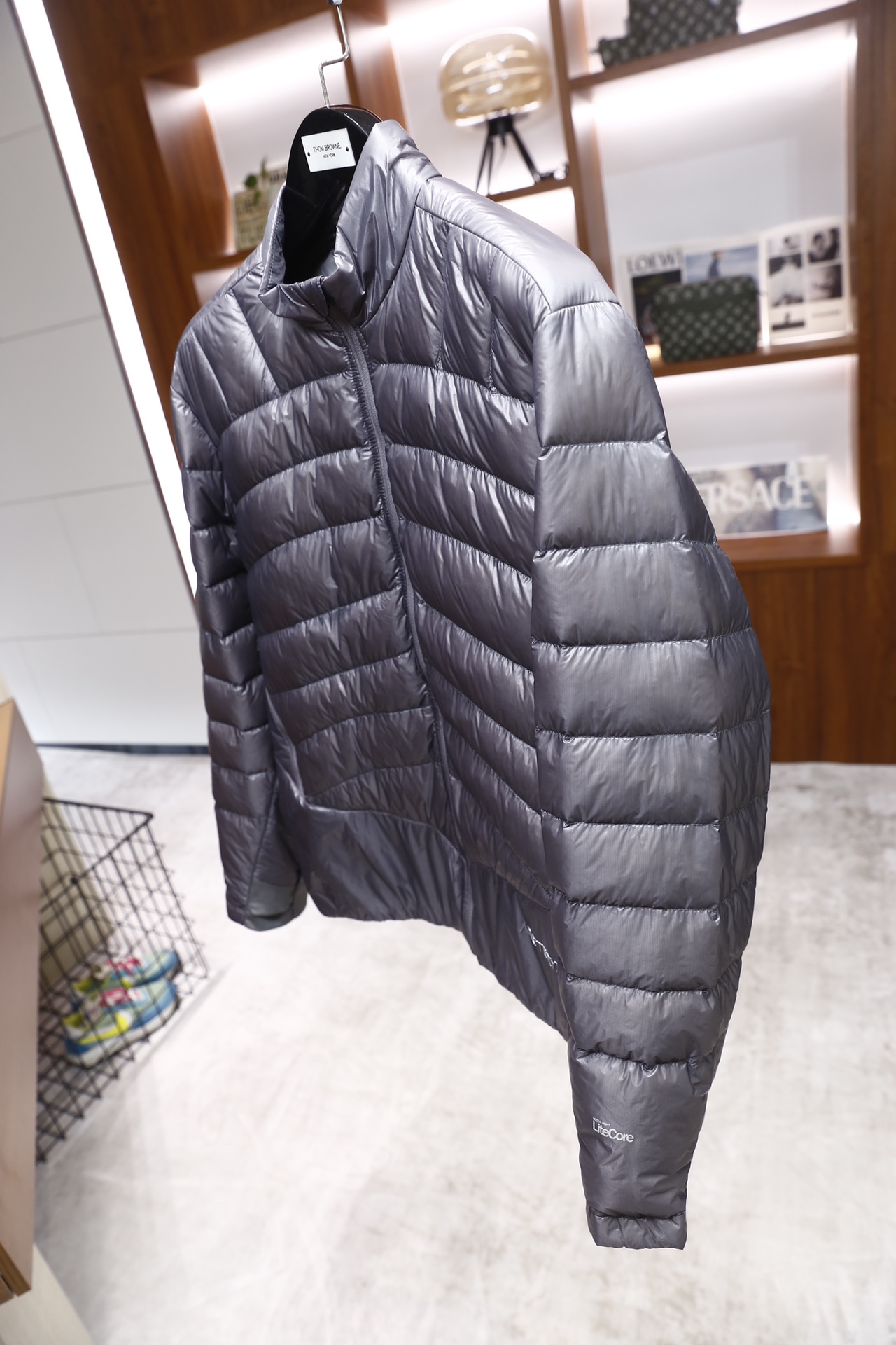 🔥始祖鸟/ARC'TERYX.25秋冬新品👍时尚男士羽绒外套，采用立领全拉链设计，衣身运用波浪形绗缝工艺