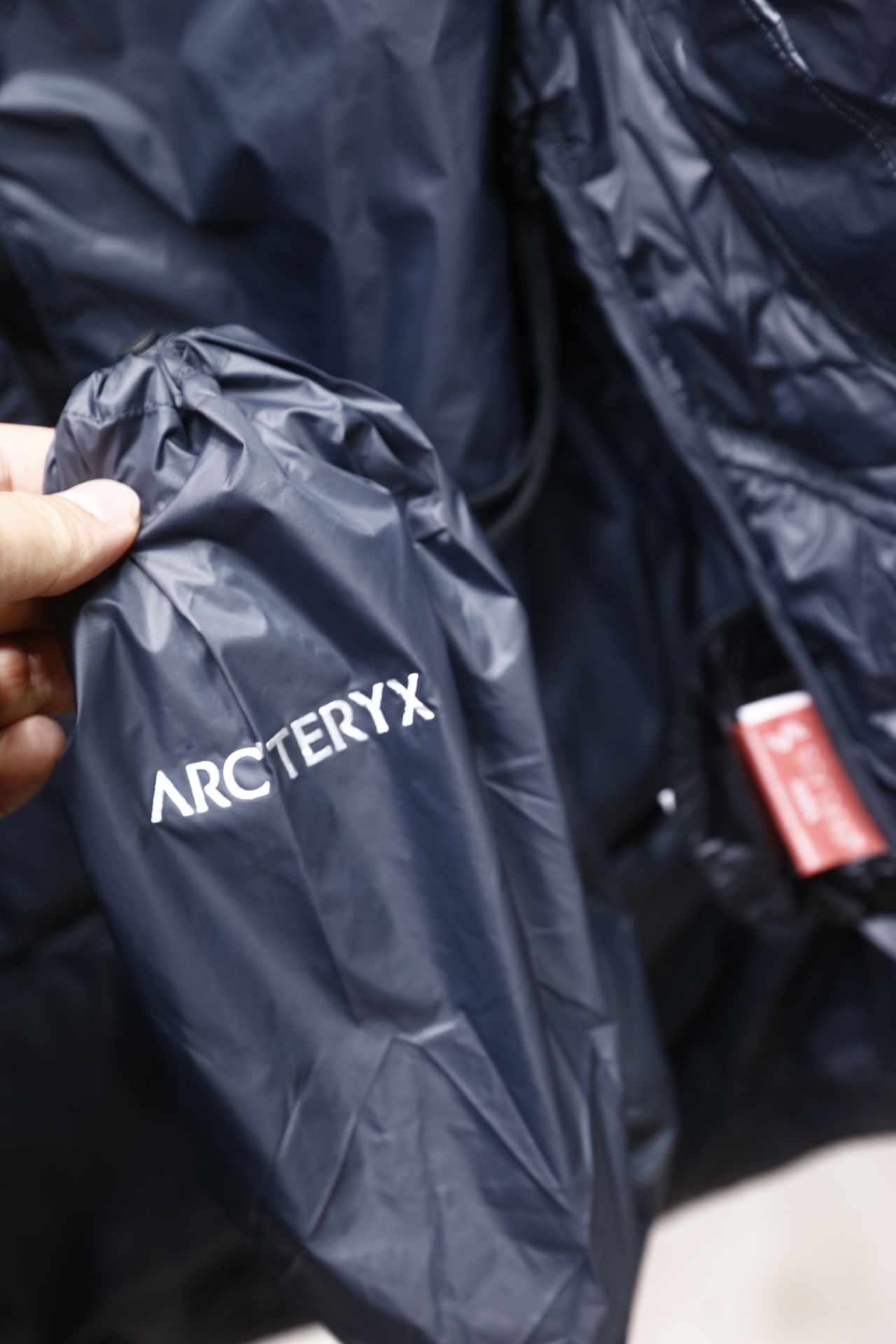 🔥始祖鸟/ARC'TERYX.25秋冬新品👍时尚男士羽绒外套，采用立领全拉链设计，衣身运用波浪形绗缝工艺