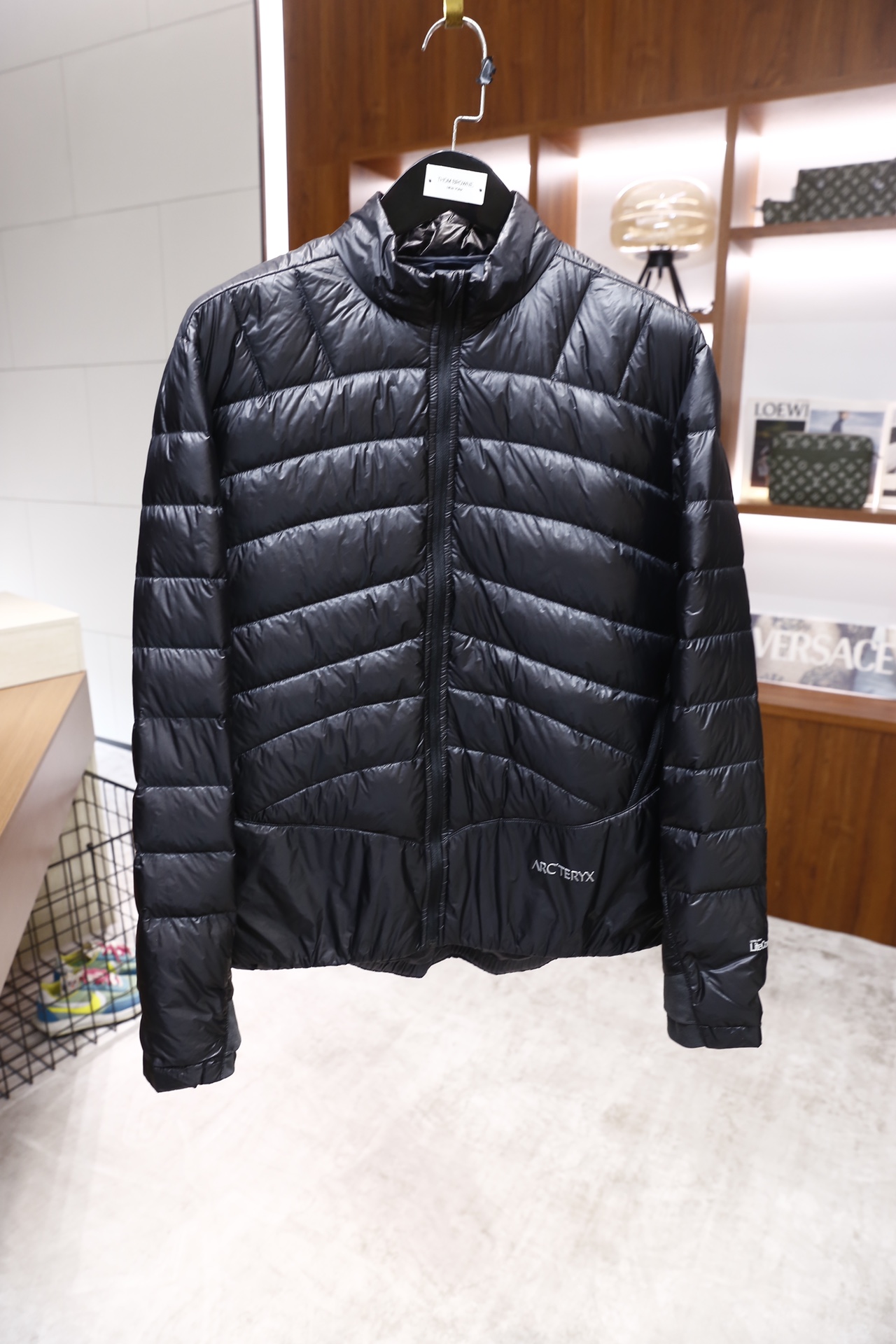 🔥始祖鸟/ARC'TERYX.25秋冬新品👍时尚男士羽绒外套，采用立领全拉链设计，衣身运用波浪形绗缝工艺