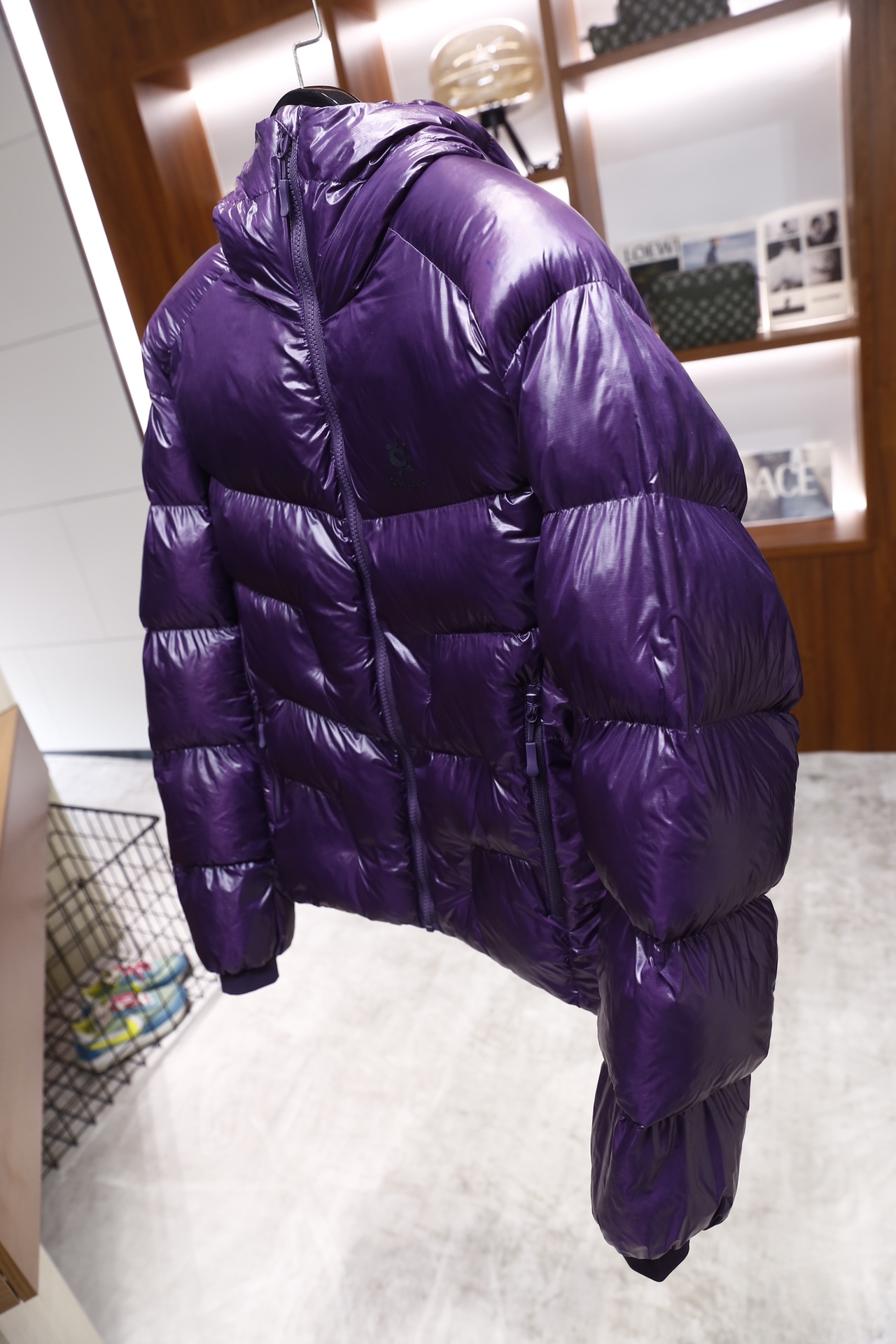 🔥凯乐石.25秋冬新款🆕时尚男士羽绒棉服👍内里填充保暖羽绒棉！整体为立领全拉链设计，衣身运用横向绗缝工艺