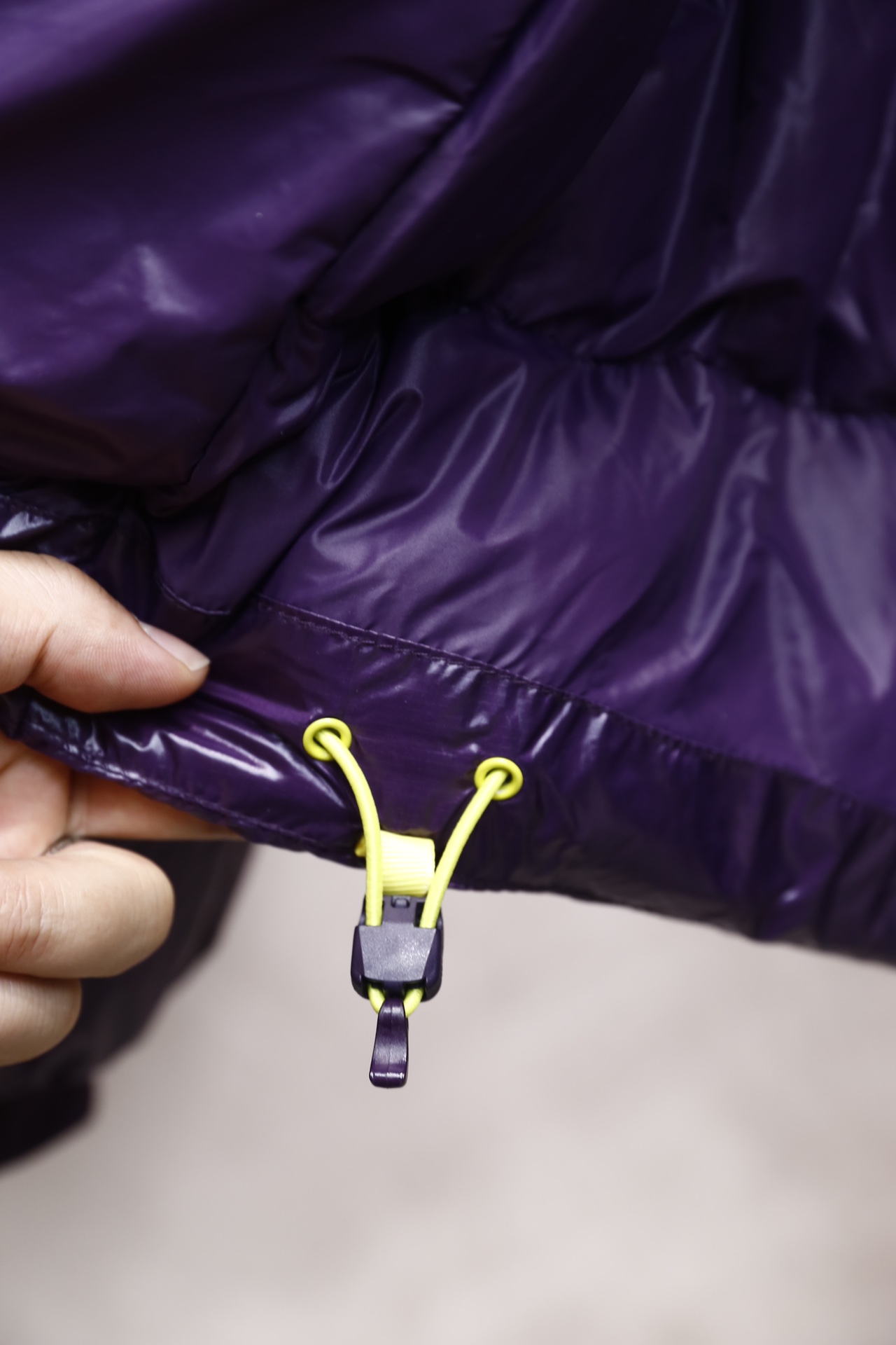 🔥凯乐石.25秋冬新款🆕时尚男士羽绒棉服👍内里填充保暖羽绒棉！整体为立领全拉链设计，衣身运用横向绗缝工艺