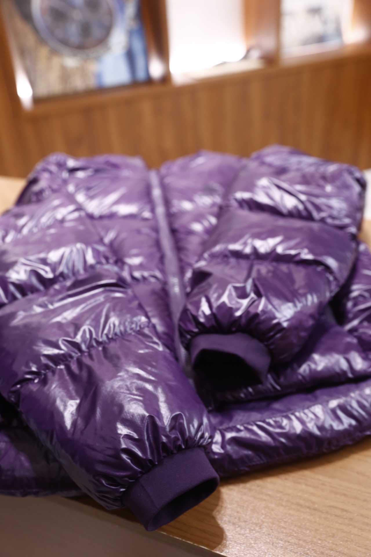 🔥凯乐石.25秋冬新款🆕时尚男士羽绒棉服👍内里填充保暖羽绒棉！整体为立领全拉链设计，衣身运用横向绗缝工艺