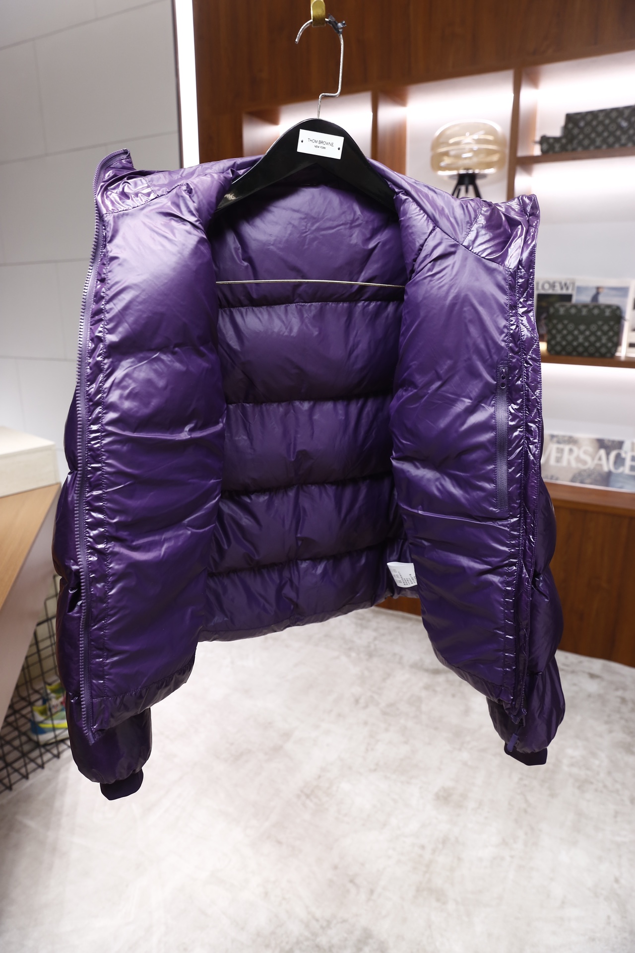 🔥凯乐石.25秋冬新款🆕时尚男士羽绒棉服👍内里填充保暖羽绒棉！整体为立领全拉链设计，衣身运用横向绗缝工艺