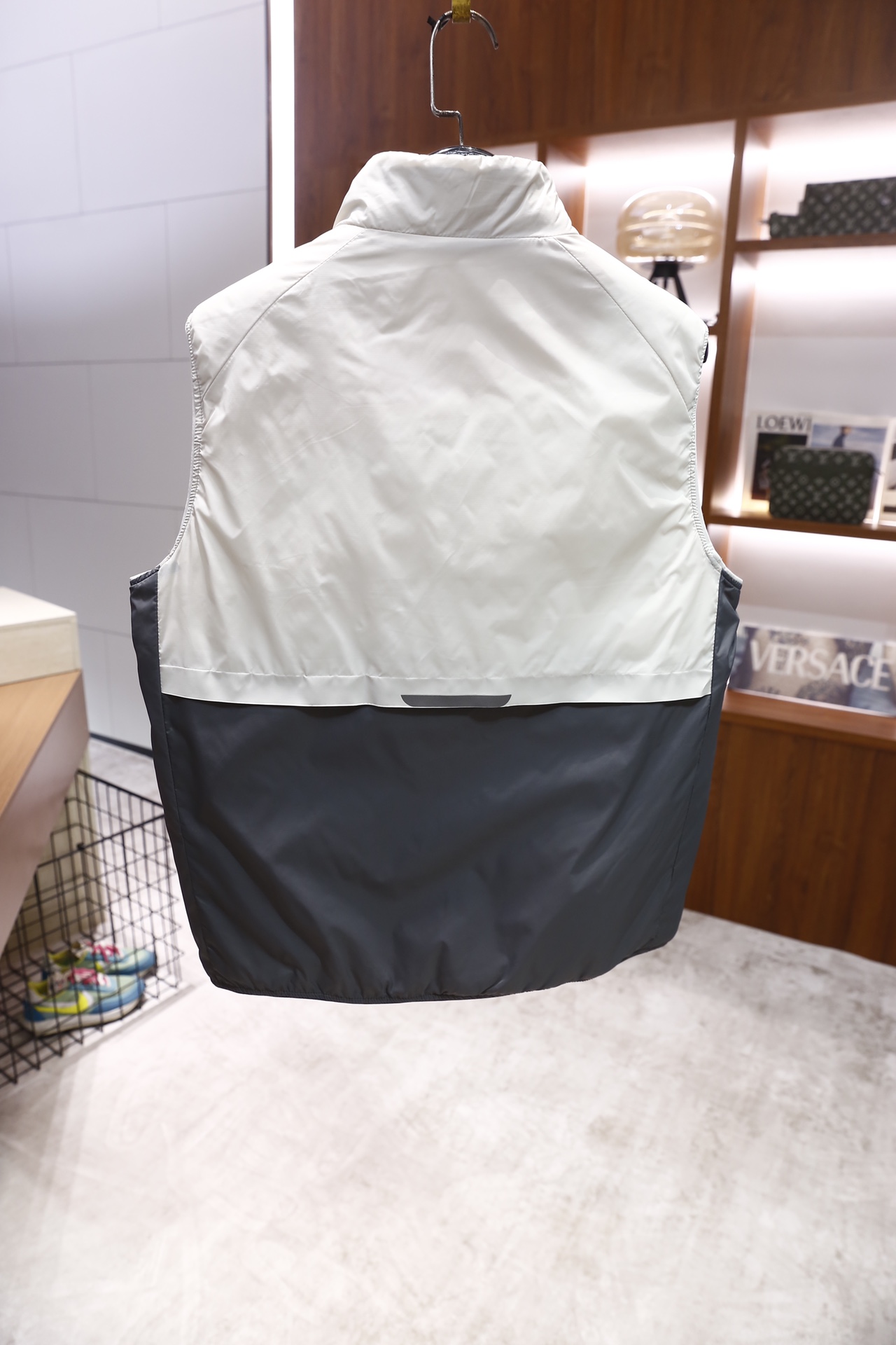 🔥罗意威.25秋冬新款！时尚男士薄棉马甲，采用立领全拉链开合设计，整体为无袖版型，衣身选用轻薄的防风防水