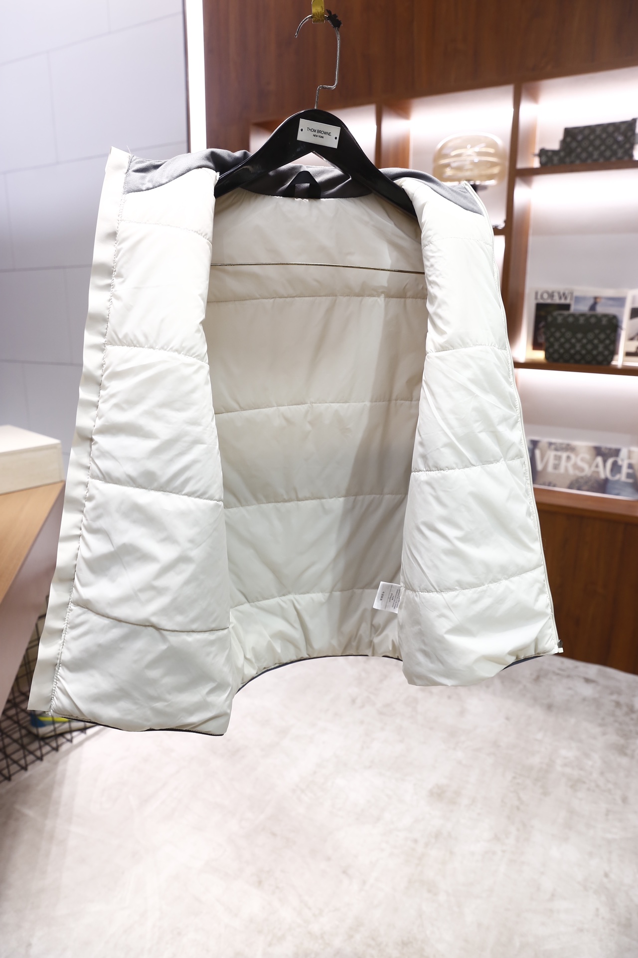 🔥罗意威.25秋冬新款！时尚男士薄棉马甲，采用立领全拉链开合设计，整体为无袖版型，衣身选用轻薄的防风防水