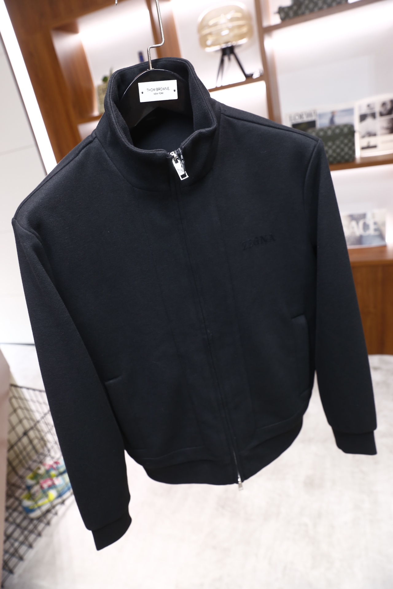 🔥杰尼亚/ZE*NA.25秋冬新款！时尚男士休闲运动套装，包含立领拉链外套与抽绳运动裤：外套为翻领全拉链