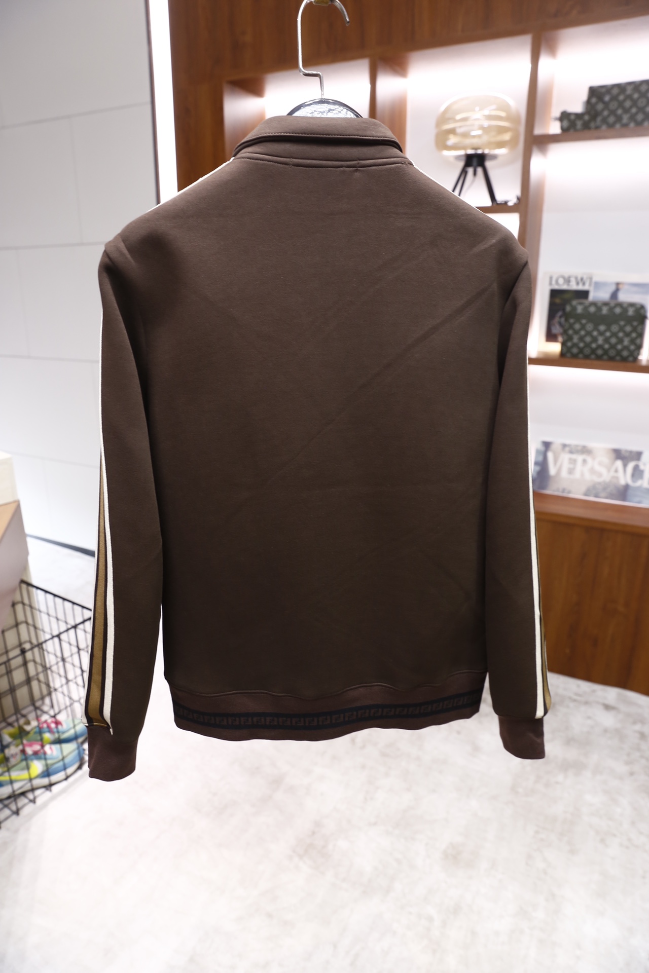 🔥芬迪/Fendi.2025秋冬新品！时尚男士休闲运动套装，包含立领拉链外套与束脚运动裤：外套为立领全拉