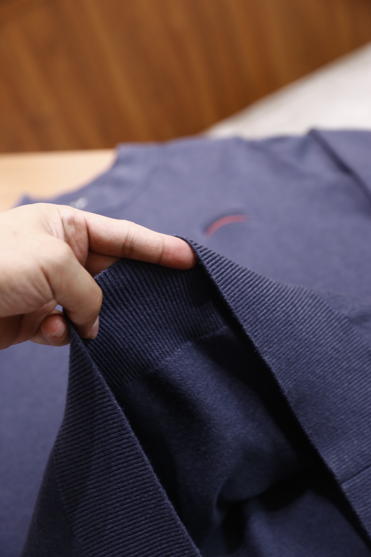 🔥巴黎世家/Balenc*aga.25秋季新品！时尚男士中领长袖毛衫👍🏼采用羊毛混纺面料！衣橱里不可或缺