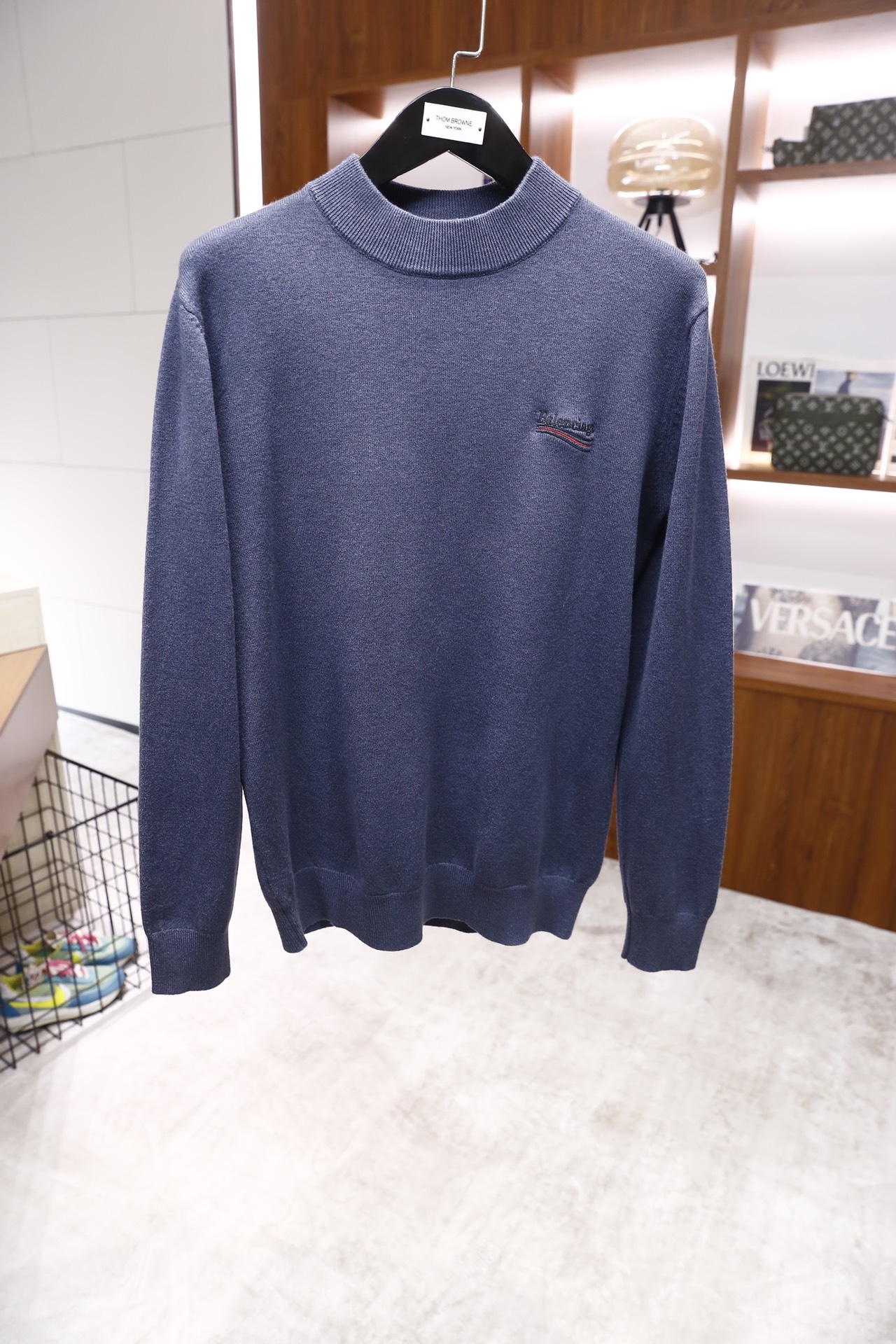 🔥巴黎世家/Balenc*aga.25秋季新品！时尚男士中领长袖毛衫👍🏼采用羊毛混纺面料！衣橱里不可或缺