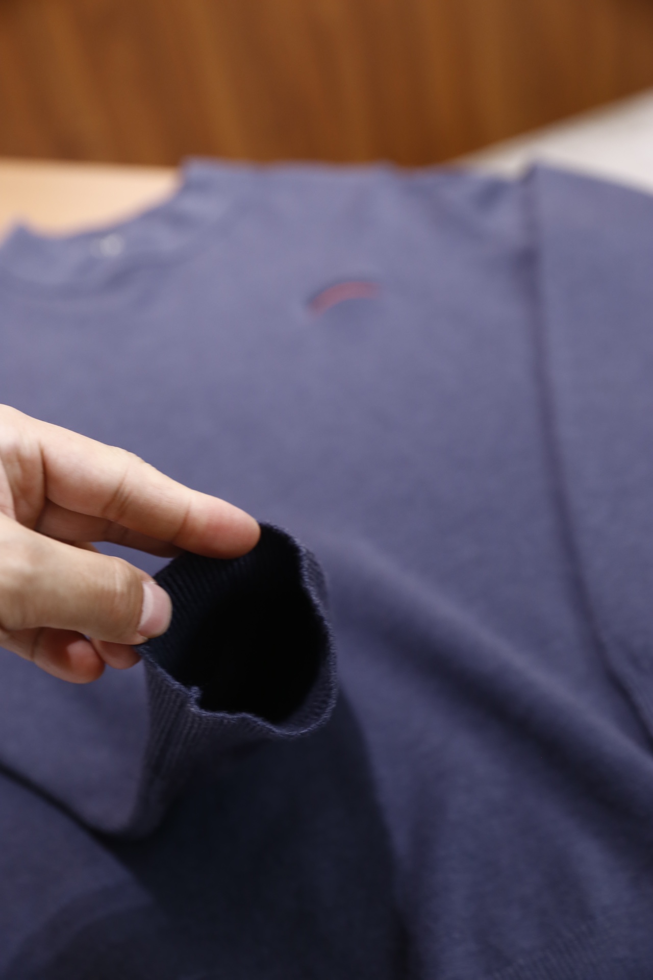 🔥巴黎世家/Balenc*aga.25秋季新品！时尚男士中领长袖毛衫👍🏼采用羊毛混纺面料！衣橱里不可或缺