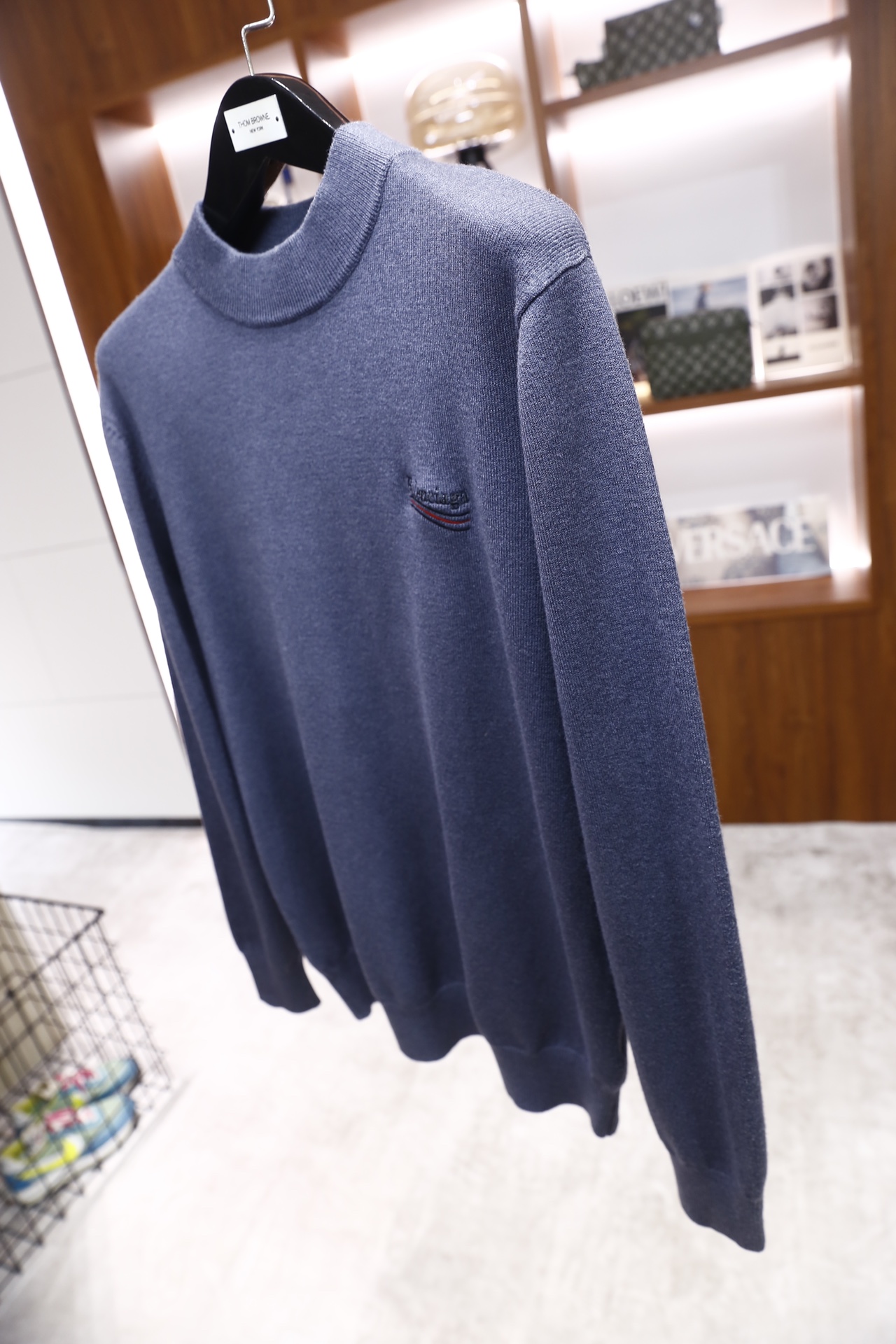 🔥巴黎世家/Balenc*aga.25秋季新品！时尚男士中领长袖毛衫👍🏼采用羊毛混纺面料！衣橱里不可或缺