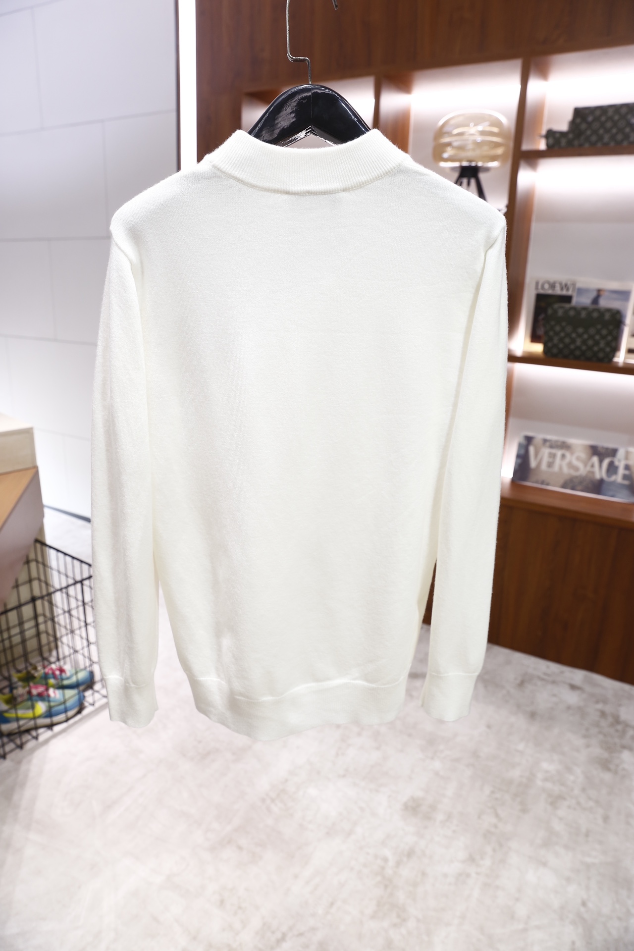 🔥罗意威.25秋季新品男士时尚长袖毛衫👍🏼采用羊毛混纺面料！衣橱里不可或缺的百搭利器，市面罕见类型，柔软