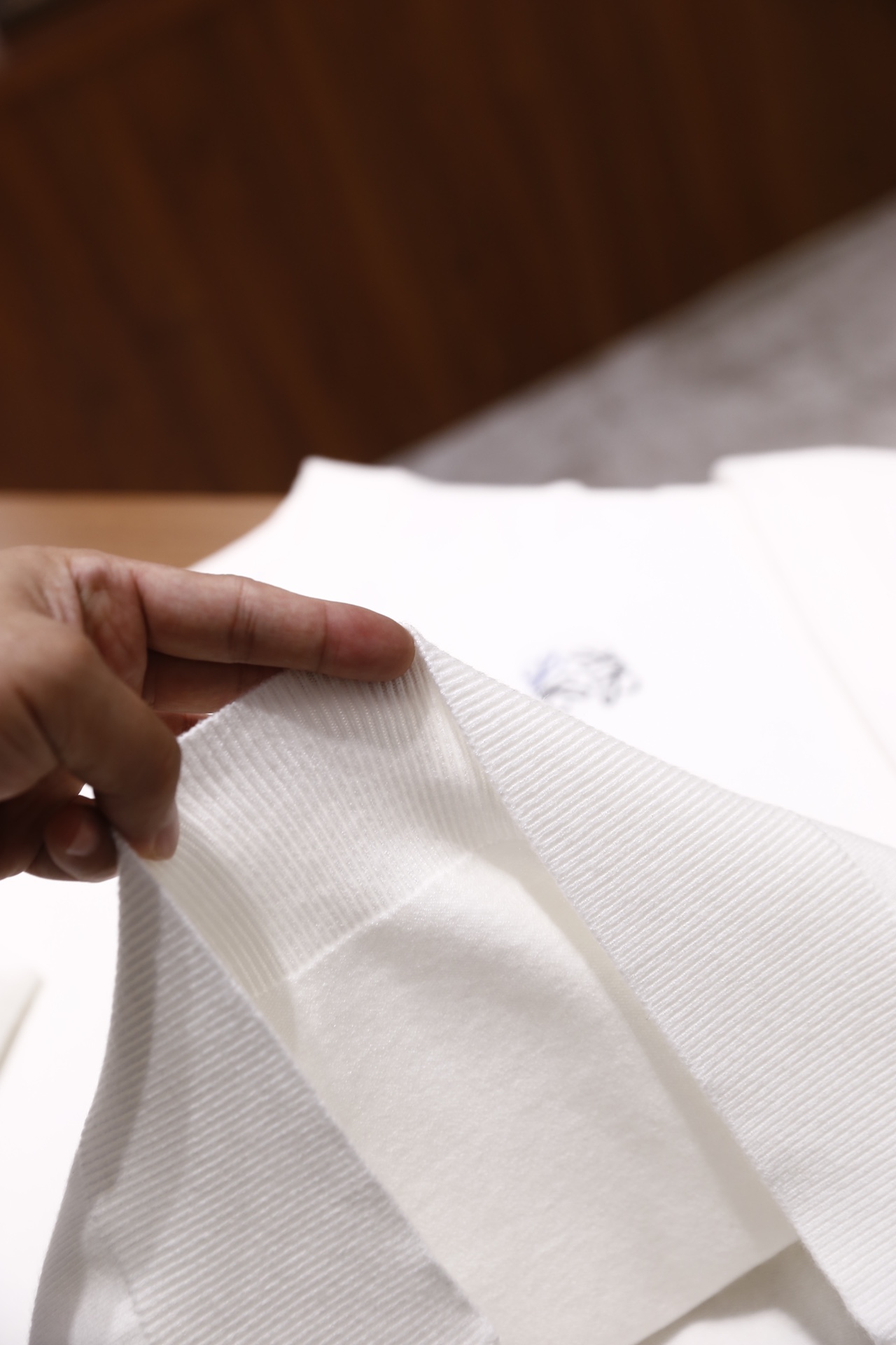 🔥罗意威.25秋季新品男士时尚长袖毛衫👍🏼采用羊毛混纺面料！衣橱里不可或缺的百搭利器，市面罕见类型，柔软