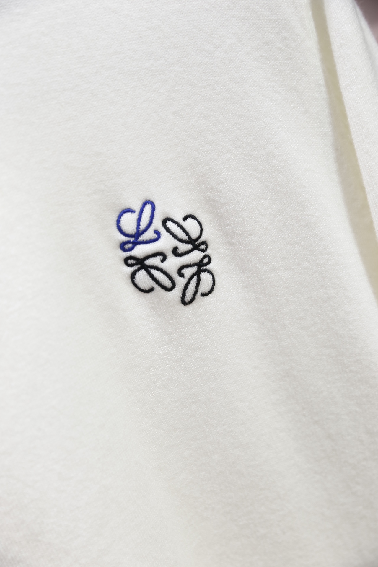 🔥罗意威.25秋季新品男士时尚长袖毛衫👍🏼采用羊毛混纺面料！衣橱里不可或缺的百搭利器，市面罕见类型，柔软