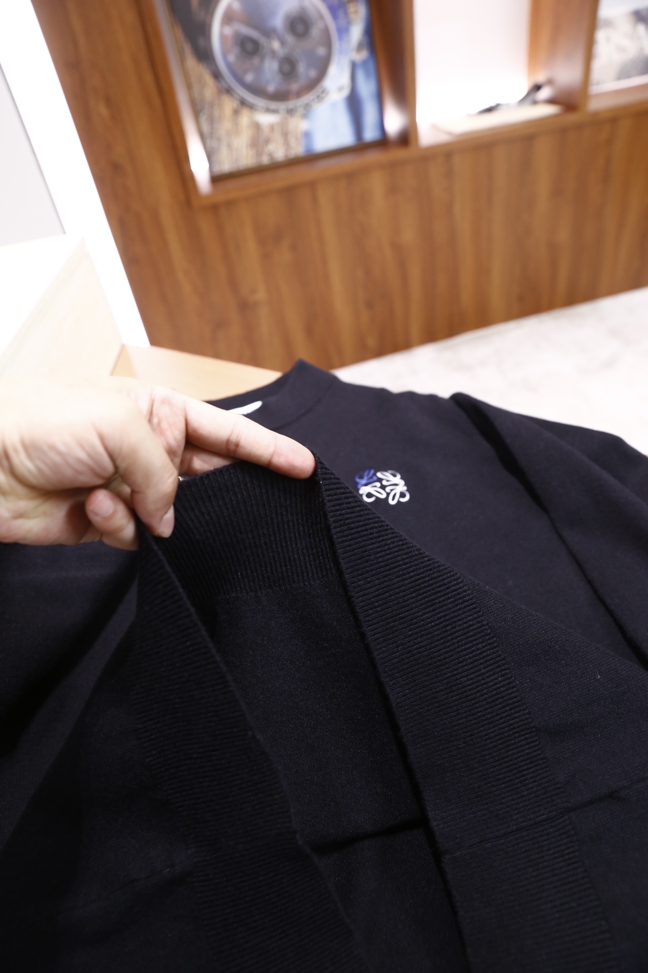 🔥罗意威.25秋季新品男士时尚长袖毛衫👍🏼采用羊毛混纺面料！衣橱里不可或缺的百搭利器，市面罕见类型，柔软