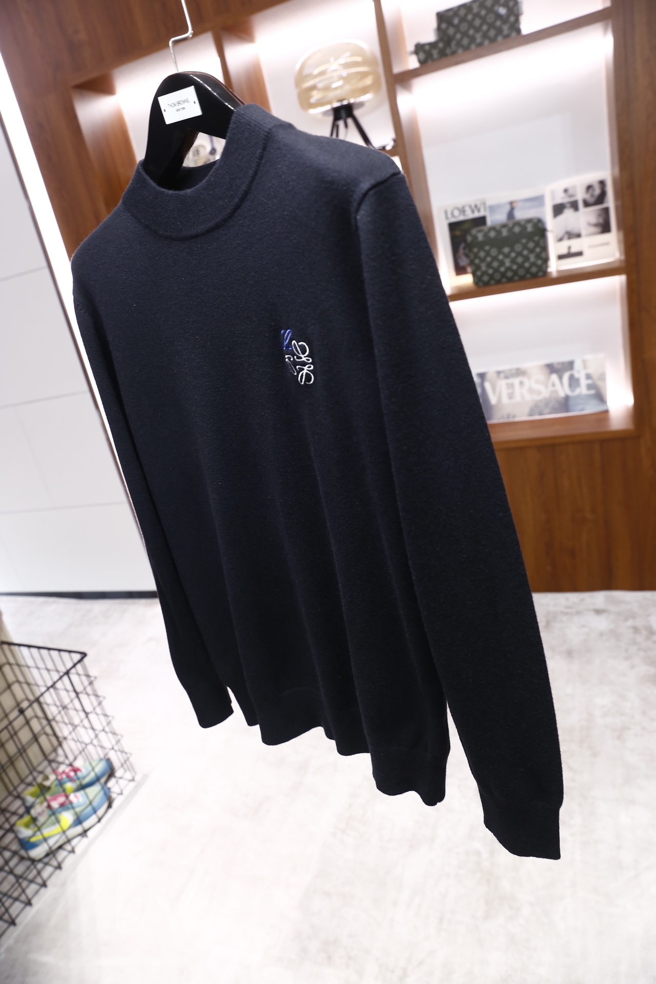 🔥罗意威.25秋季新品男士时尚长袖毛衫👍🏼采用羊毛混纺面料！衣橱里不可或缺的百搭利器，市面罕见类型，柔软