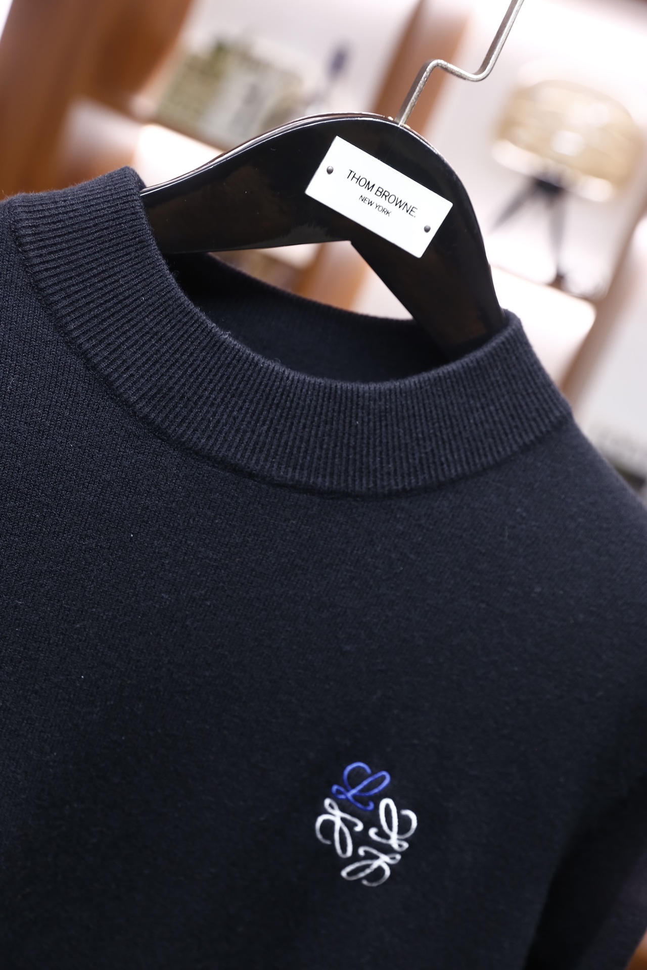 🔥罗意威.25秋季新品男士时尚长袖毛衫👍🏼采用羊毛混纺面料！衣橱里不可或缺的百搭利器，市面罕见类型，柔软