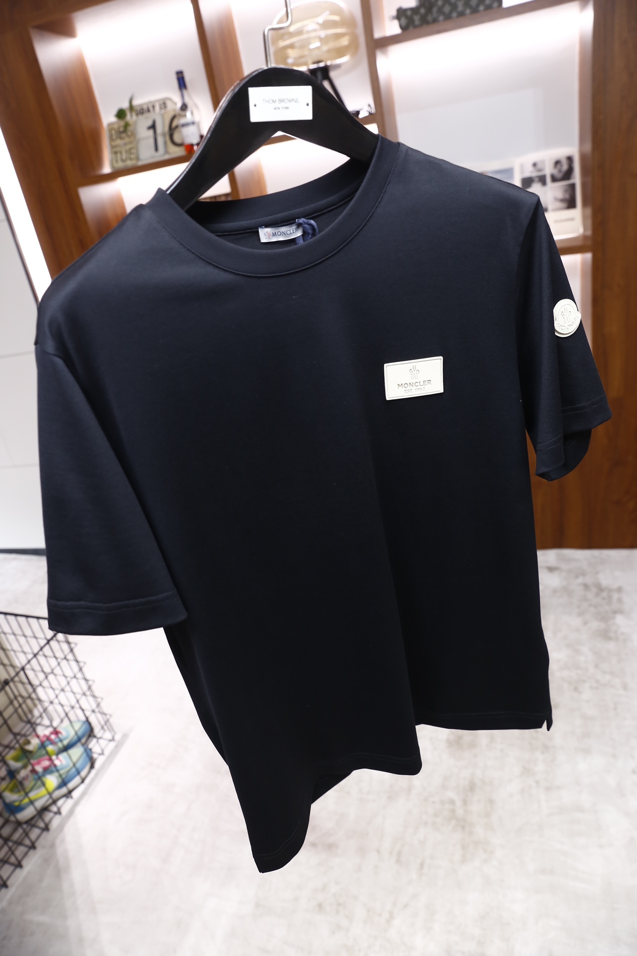 🔥蒙口/Mon*ler.26早春新品！时尚男士短袖T恤，采用经典圆领设计，版型为宽松的基础款，胸前品牌字