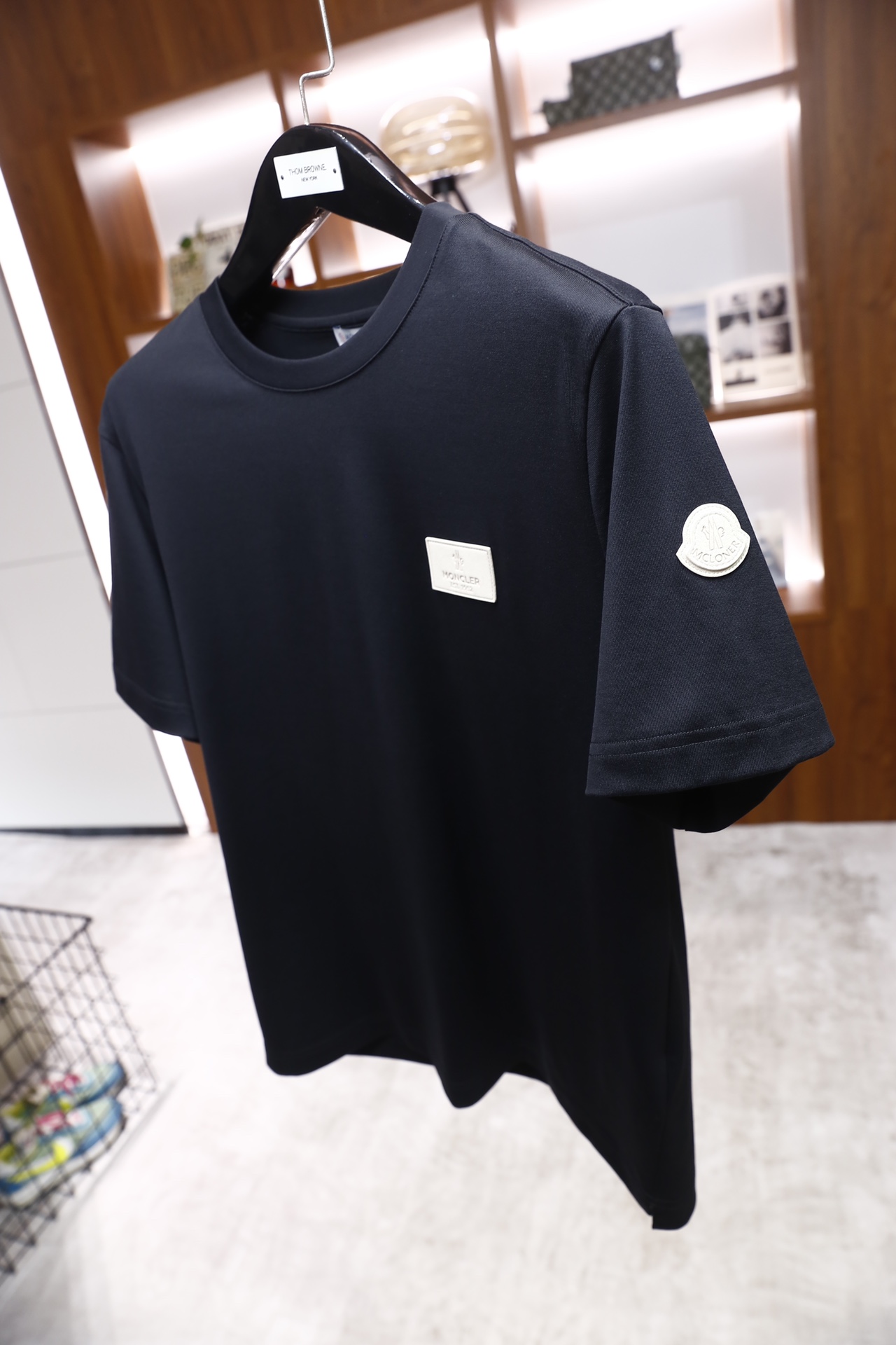 🔥蒙口/Mon*ler.26早春新品！时尚男士短袖T恤，采用经典圆领设计，版型为宽松的基础款，胸前品牌字