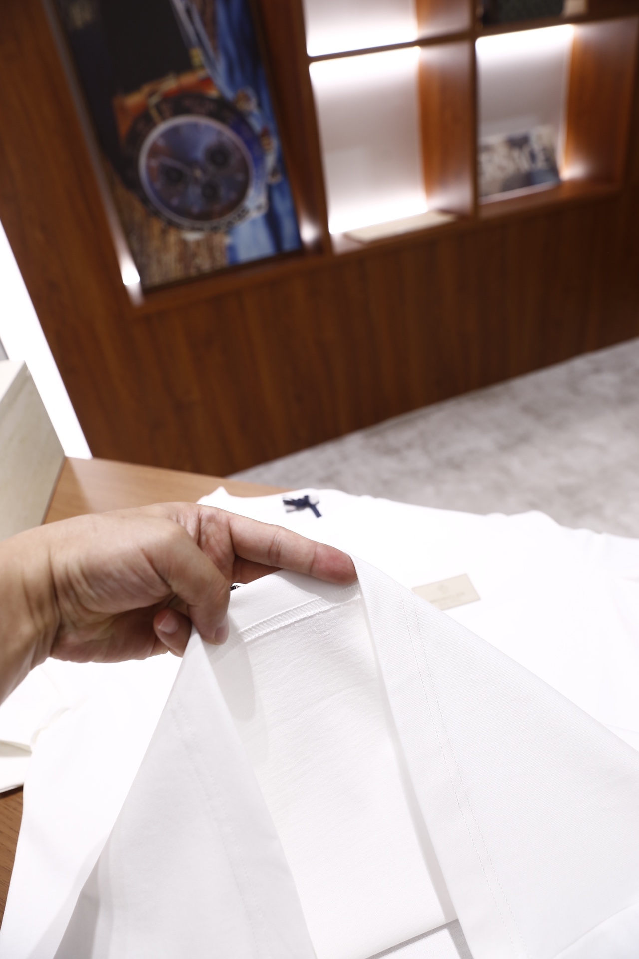 🔥蒙口/Mon*ler.26早春新品！时尚男士短袖T恤，采用经典圆领设计，版型为宽松的基础款，胸前品牌字