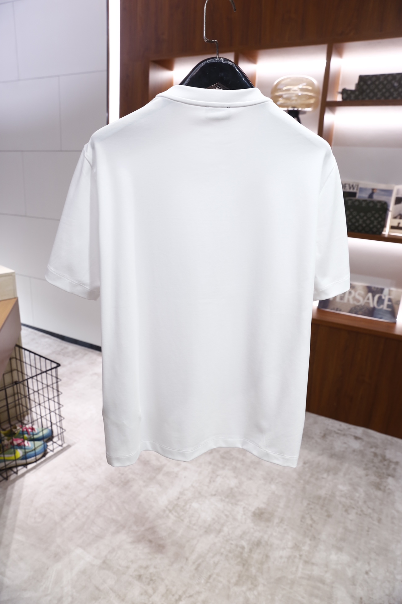 🔥芬迪/FENDI.2026早春新品！时尚男士百搭短袖👍采用基础圆领设计，版型为宽松的常规款，胸前品牌定