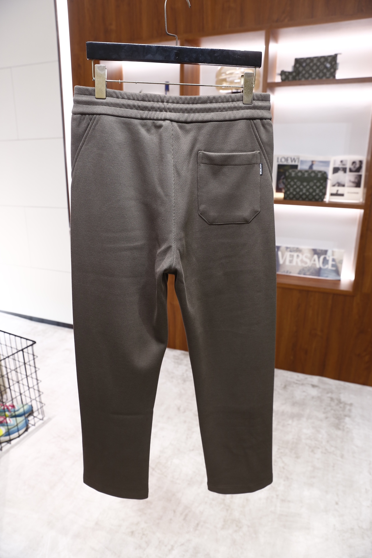 🔥巴黎世家/Balenciaga.25秋冬新款！时尚男士休闲裤，采用舒适保暖面料👍表面带有细密的华夫格纹