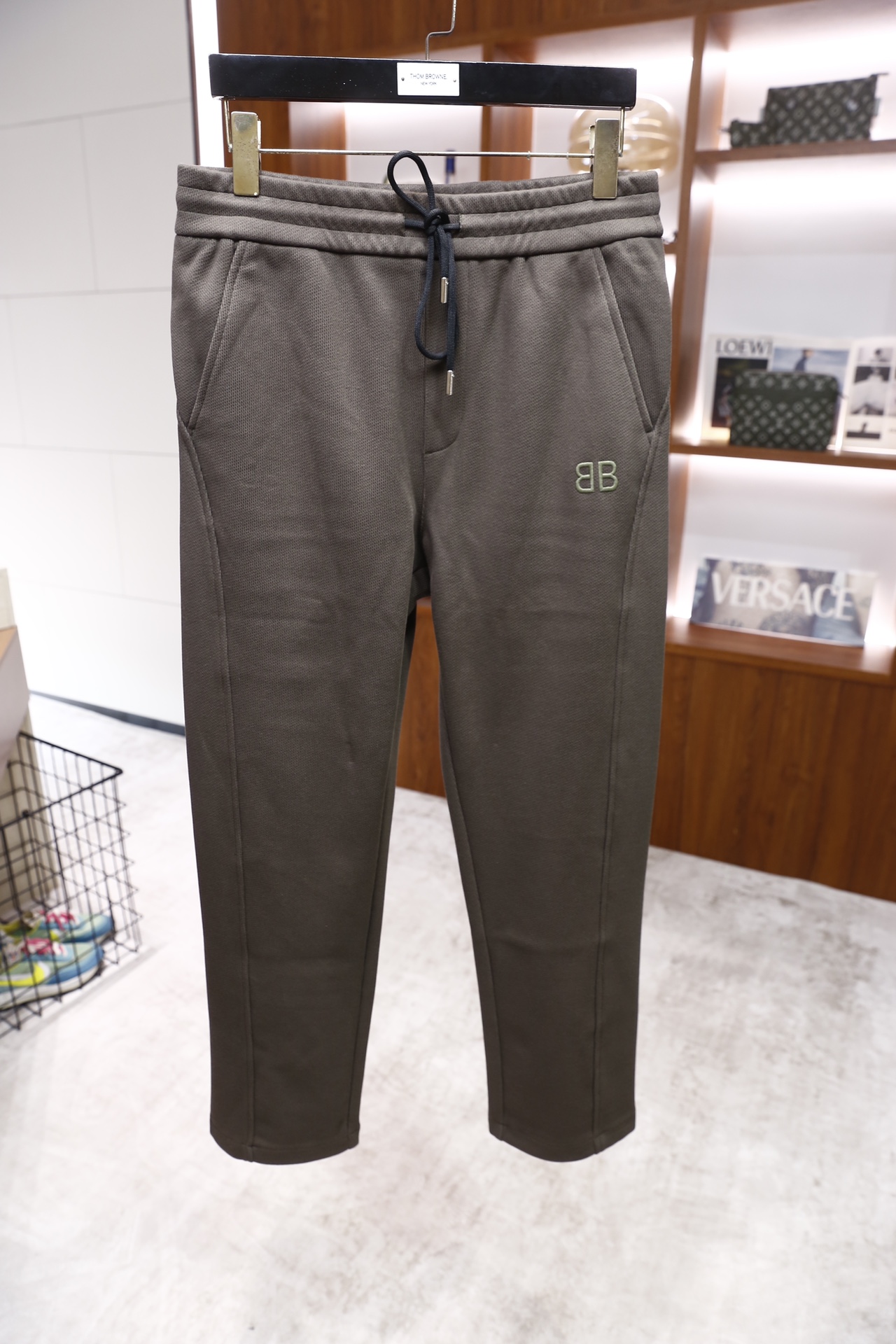 🔥巴黎世家/Balenciaga.25秋冬新款！时尚男士休闲裤，采用舒适保暖面料👍表面带有细密的华夫格纹