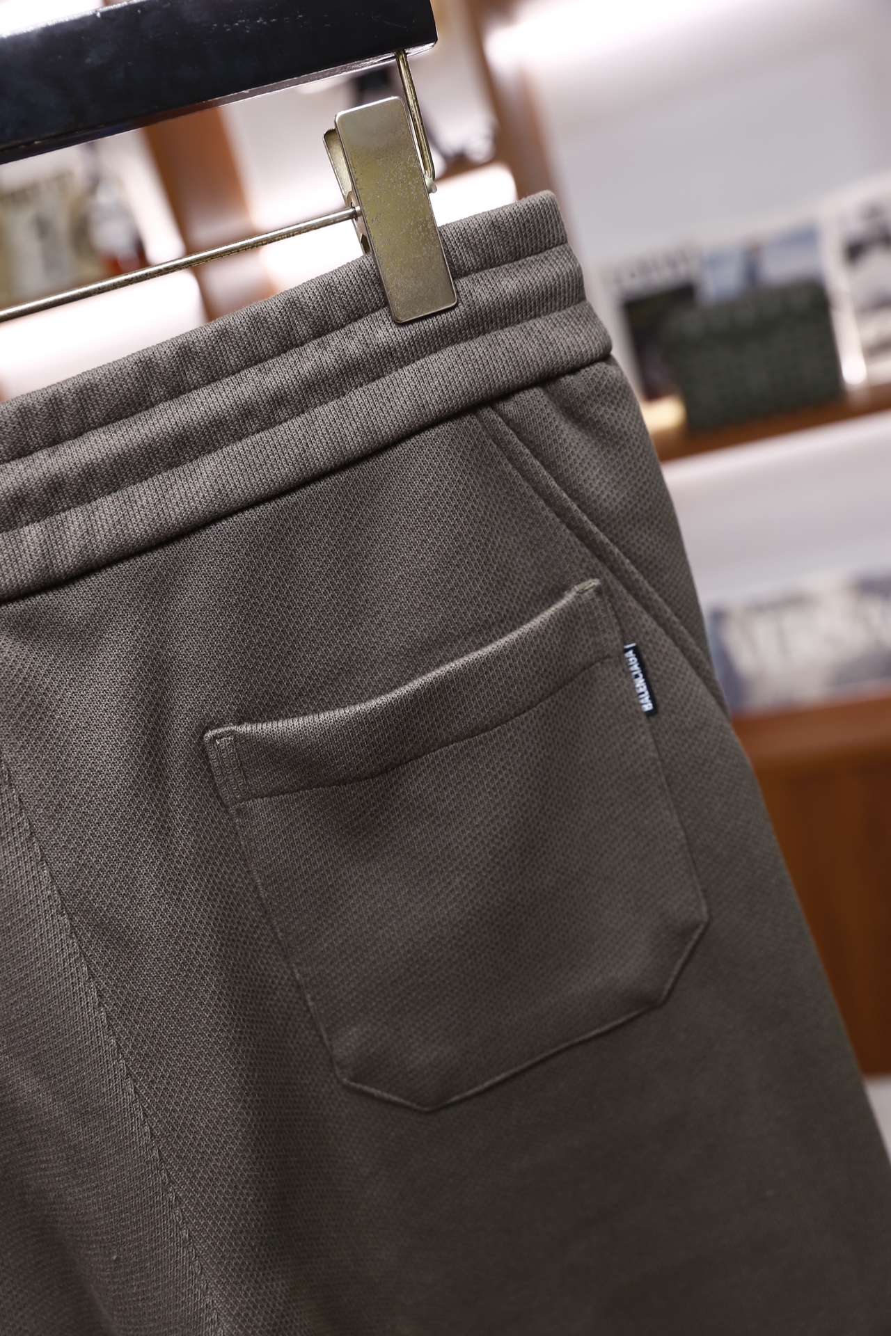 🔥巴黎世家/Balenciaga.25秋冬新款！时尚男士休闲裤，采用舒适保暖面料👍表面带有细密的华夫格纹