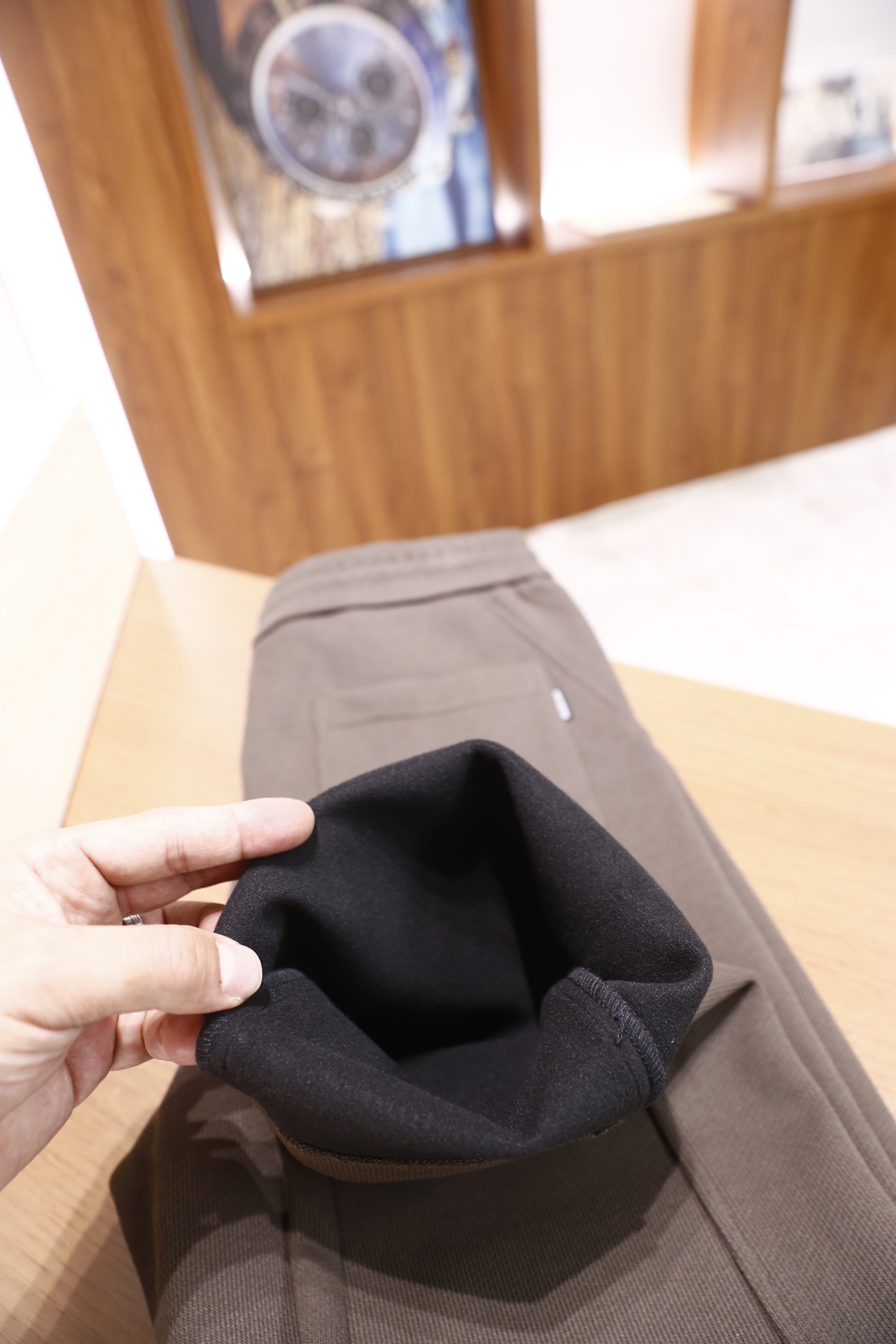 🔥巴黎世家/Balenciaga.25秋冬新款！时尚男士休闲裤，采用舒适保暖面料👍表面带有细密的华夫格纹