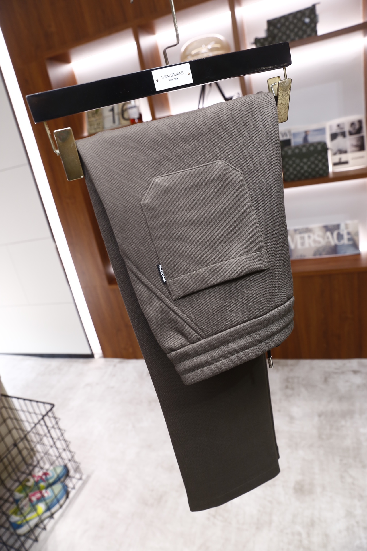 🔥巴黎世家/Balenciaga.25秋冬新款！时尚男士休闲裤，采用舒适保暖面料👍表面带有细密的华夫格纹