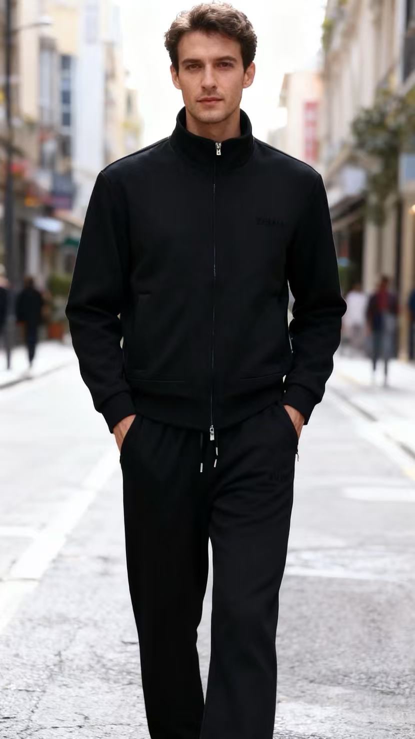 🔥杰尼亚/ZE*NA.25秋冬新款！时尚男士休闲运动套装，包含立领拉链外套与抽绳运动裤：外套为翻领全拉链