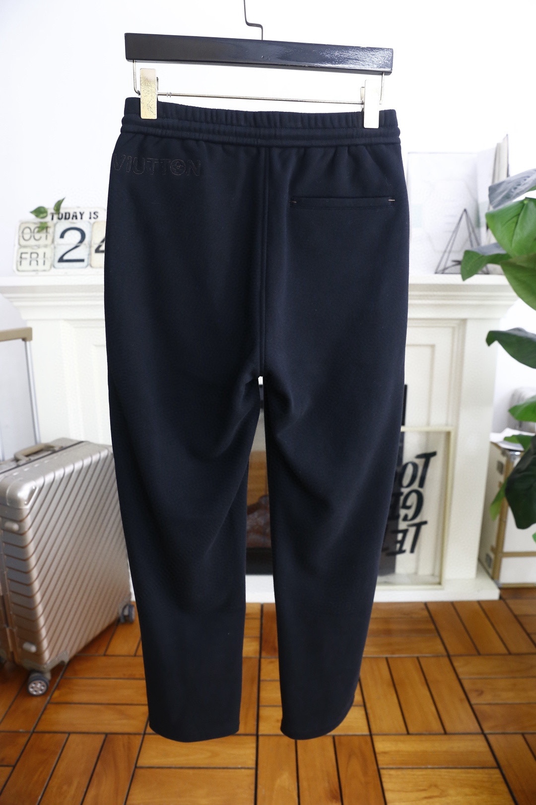 🔥路易威*/Lv.25秋冬新款！时尚男士松紧腰卫裤👍采用进口高档顶级定制棉面料，奢华品牌经典logo设计
