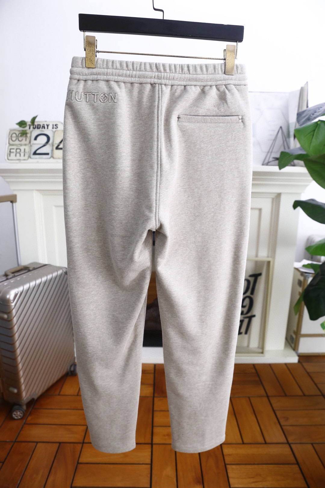 🔥路易威*/Lv.25秋冬新款！时尚男士松紧腰卫裤👍采用进口高档顶级定制棉面料，奢华品牌经典logo设计