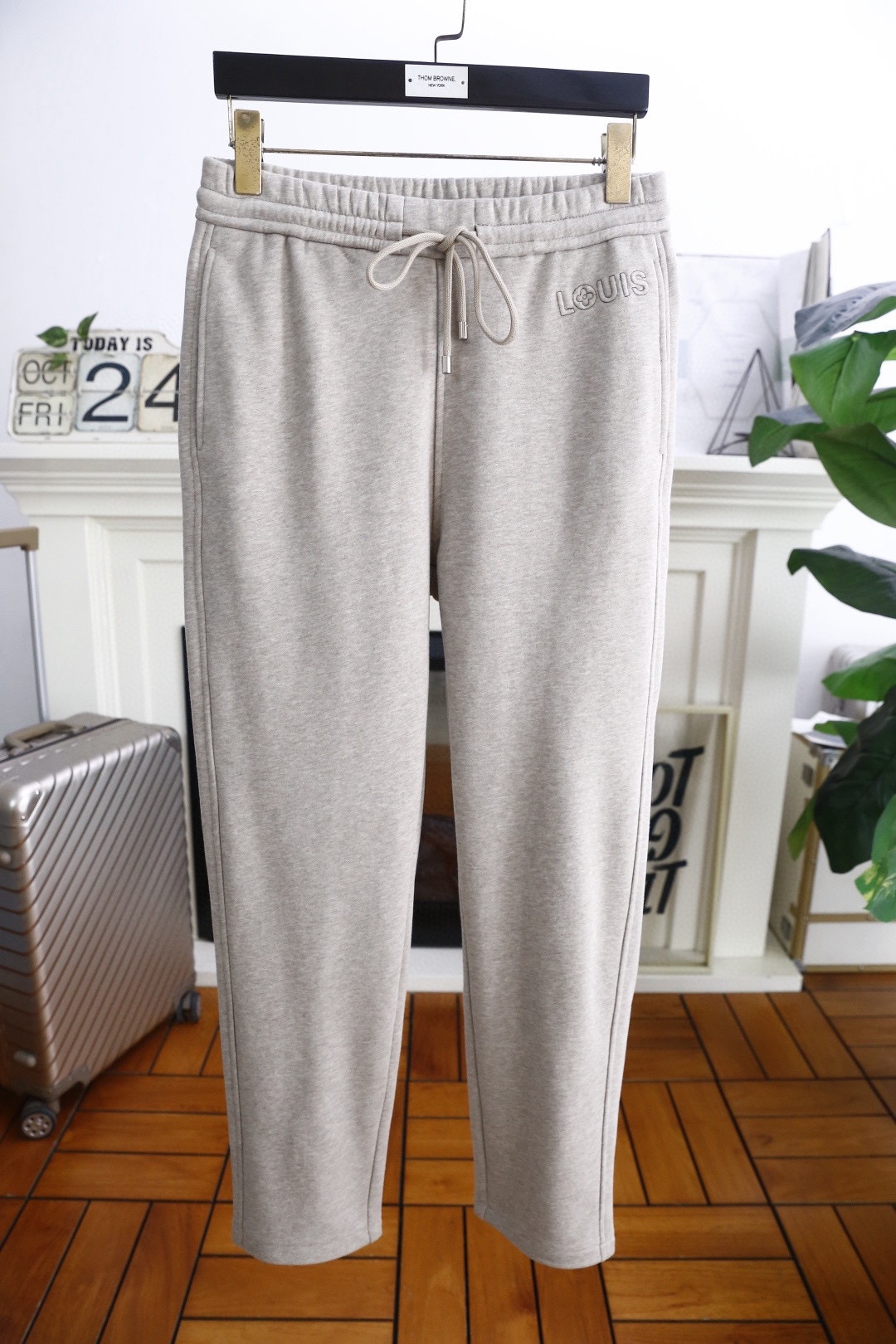 🔥路易威*/Lv.25秋冬新款！时尚男士松紧腰卫裤👍采用进口高档顶级定制棉面料，奢华品牌经典logo设计