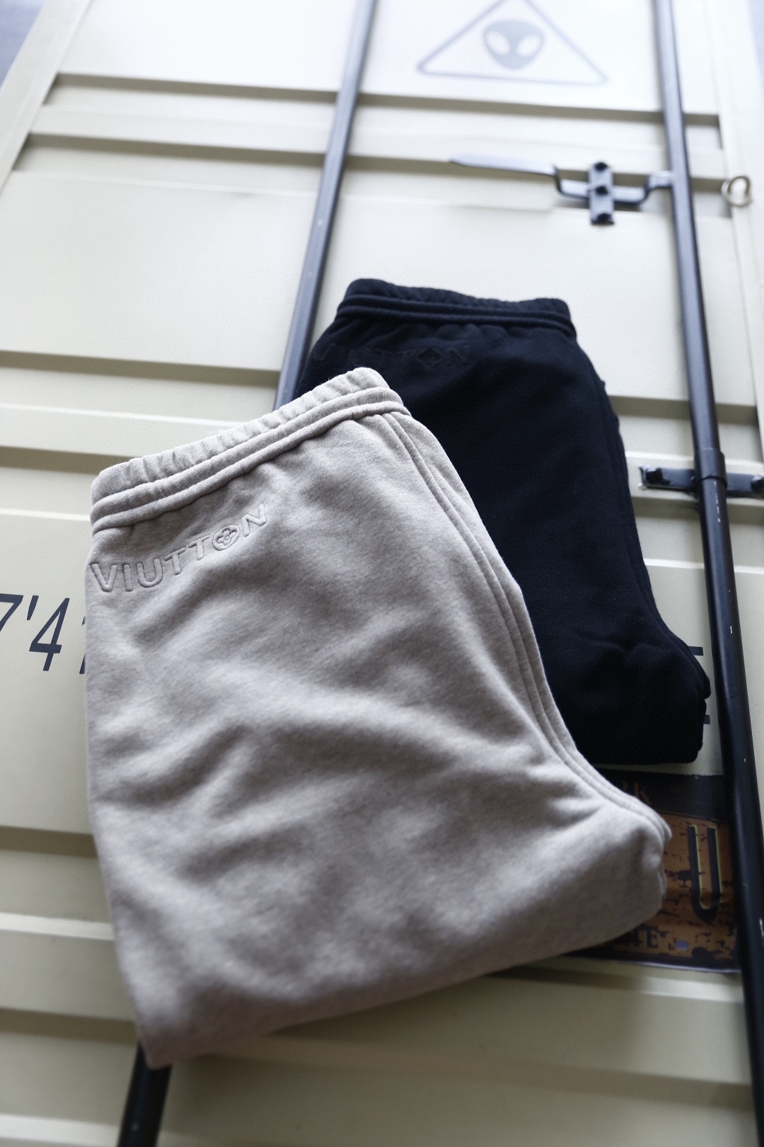 🔥路易威*/Lv.25秋冬新款！时尚男士松紧腰卫裤👍采用进口高档顶级定制棉面料，奢华品牌经典logo设计