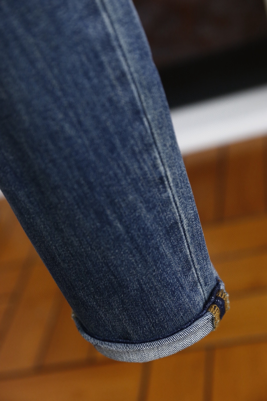 🔥马丁马吉拉.2025秋季新款！时尚男士百搭牛仔裤👖风格简约又不失细节的牛仔裤。采用经典的蓝色牛仔面料，