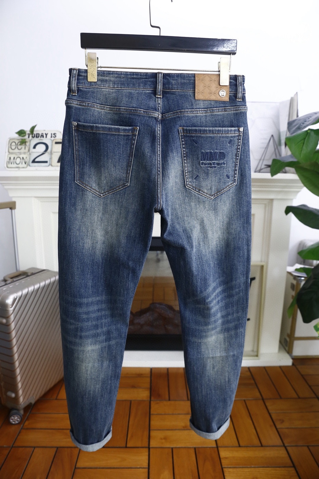 🔥马丁马吉拉.2025秋季新款！时尚男士百搭牛仔裤👖风格简约又不失细节的牛仔裤。采用经典的蓝色牛仔面料，