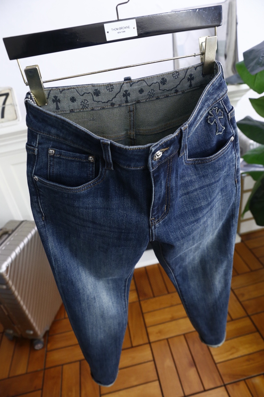 🔥克罗心.25秋季新款🆕时尚男士原单高端蓝色牛仔裤！奢华经典品牌十字架LOGO配饰 身穿着非常舒适 低调