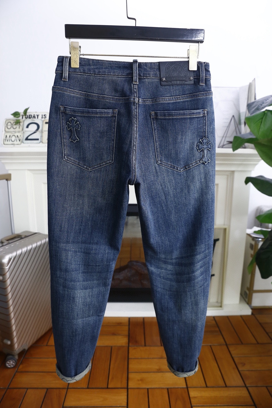 🔥克罗心.25秋季新款🆕时尚男士原单高端蓝色牛仔裤！奢华经典品牌十字架LOGO配饰 身穿着非常舒适 低调