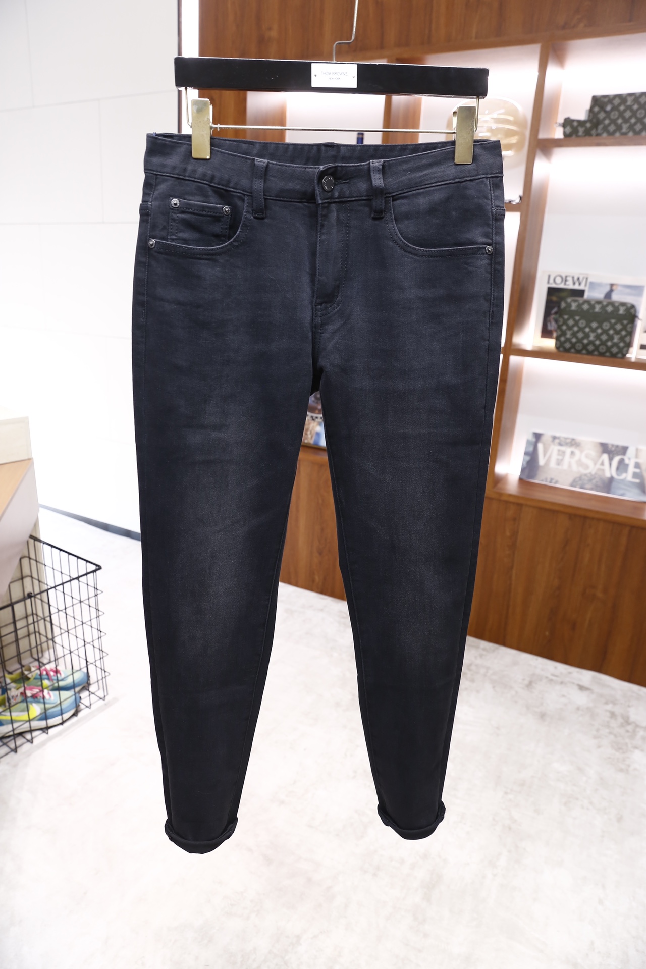 🔥路易威登/LV.25秋冬新品！时尚男士牛仔裤👖采用舒适洗水牛仔面料👍面料挺括且有良好的耐磨性与垂坠感；