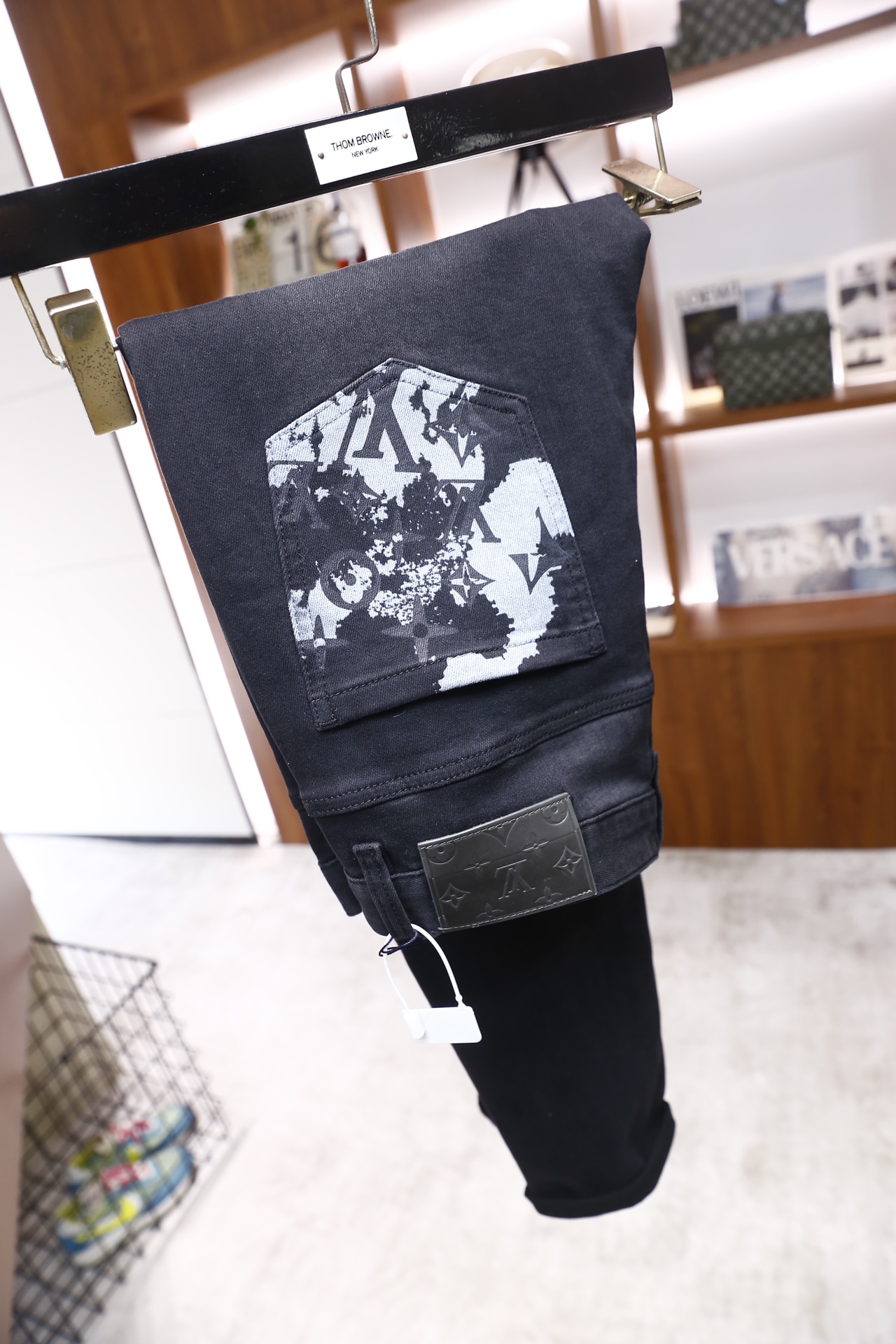 🔥路易威登/LV.25秋冬新品！时尚男士牛仔裤👖采用舒适洗水牛仔面料👍面料挺括且有良好的耐磨性与垂坠感；