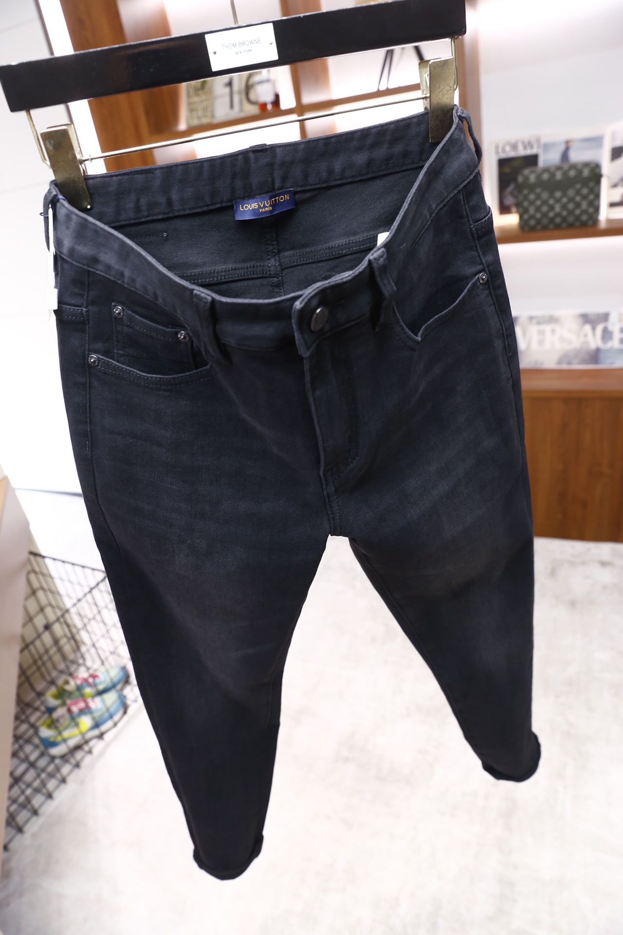 🔥路易威登/LV.25秋冬新品！时尚男士牛仔裤👖采用舒适洗水牛仔面料👍面料挺括且有良好的耐磨性与垂坠感；