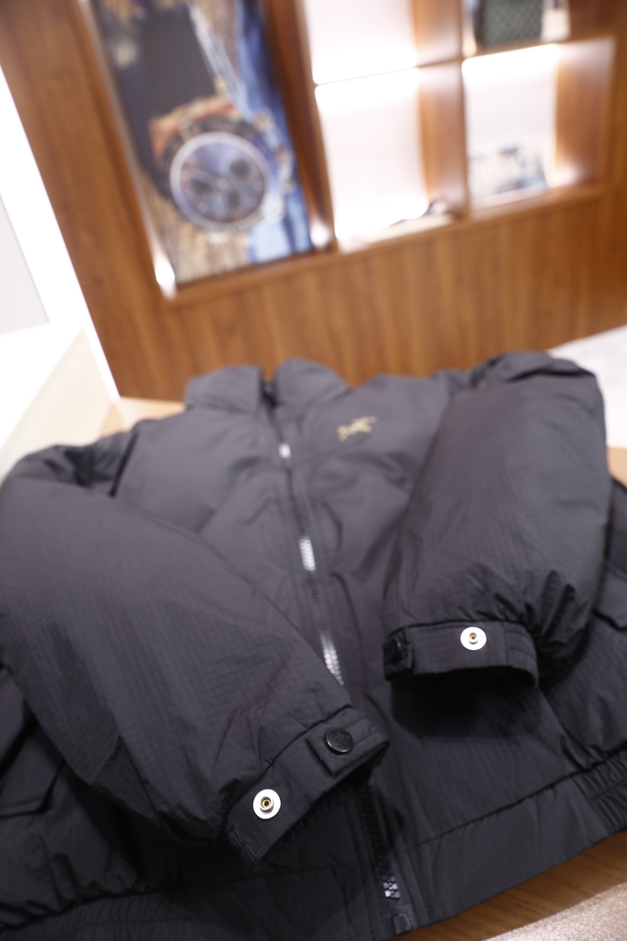 🔥始祖鸟/Arc'teryx.25秋冬新款！时尚男士羽绒服采用格纹肌理的户外功能性面料，防风抗撕裂性能优