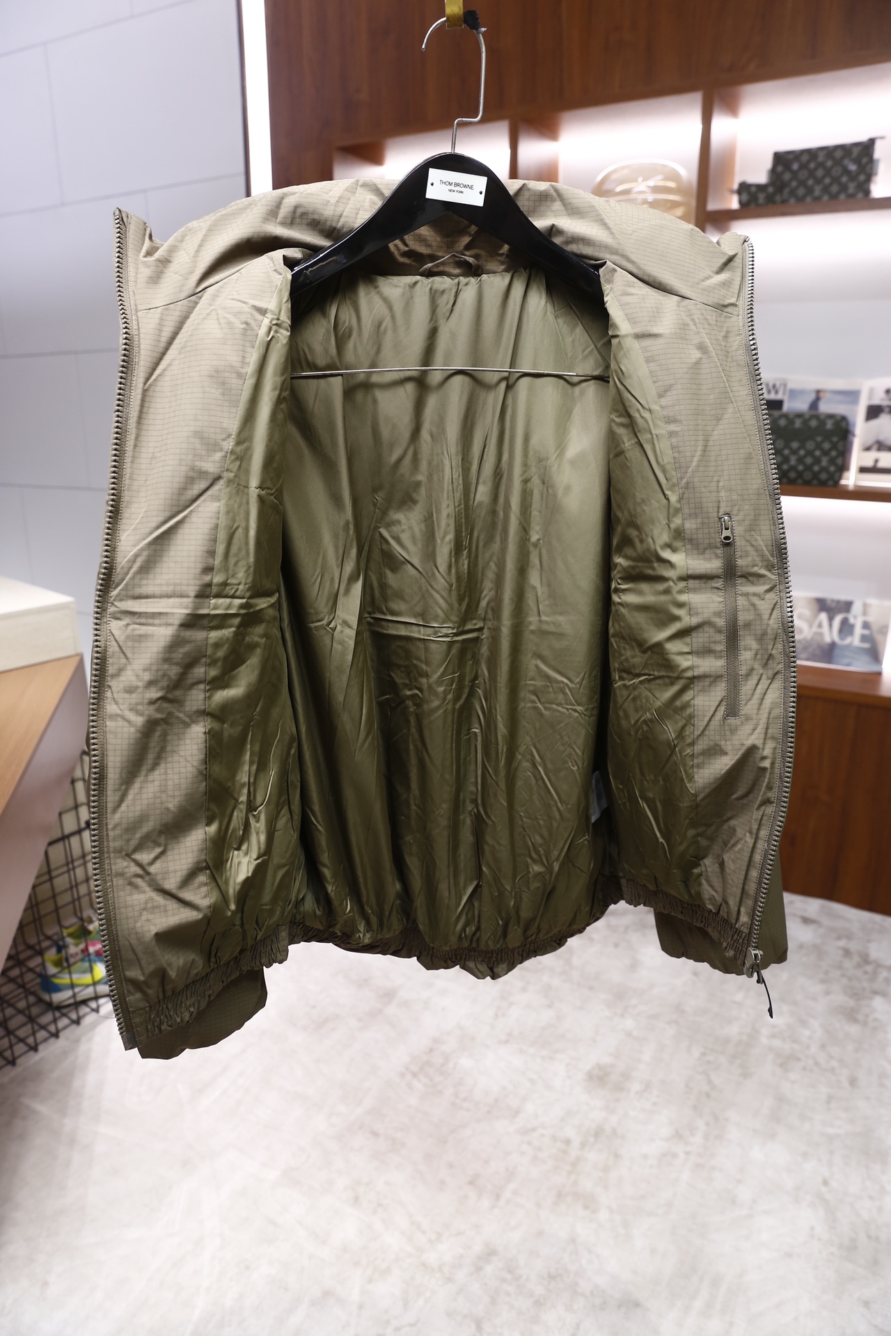 🔥始祖鸟/Arc'teryx.25秋冬新款！时尚男士羽绒服采用格纹肌理的户外功能性面料，防风抗撕裂性能优