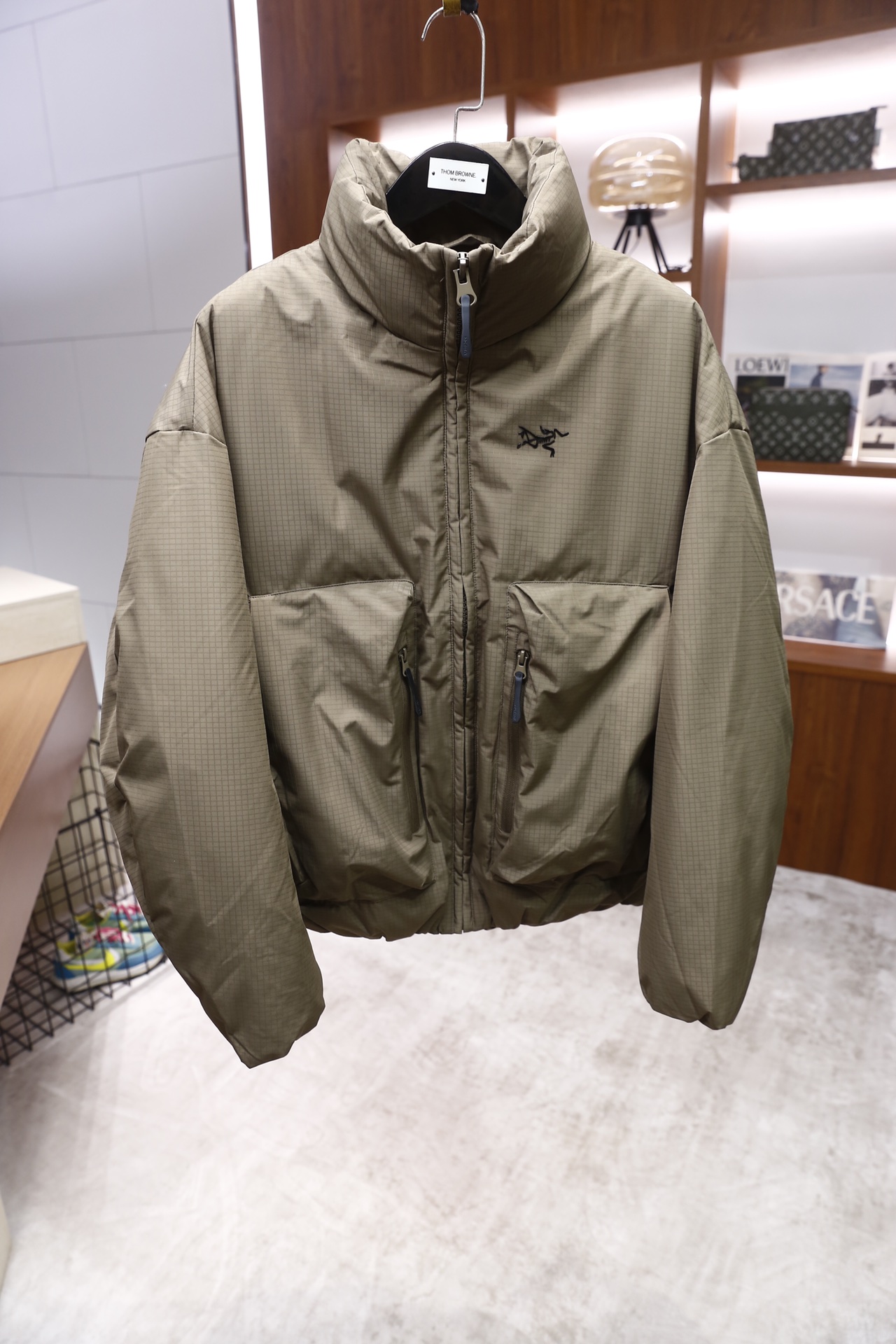 🔥始祖鸟/Arc'teryx.25秋冬新款！时尚男士羽绒服采用格纹肌理的户外功能性面料，防风抗撕裂性能优