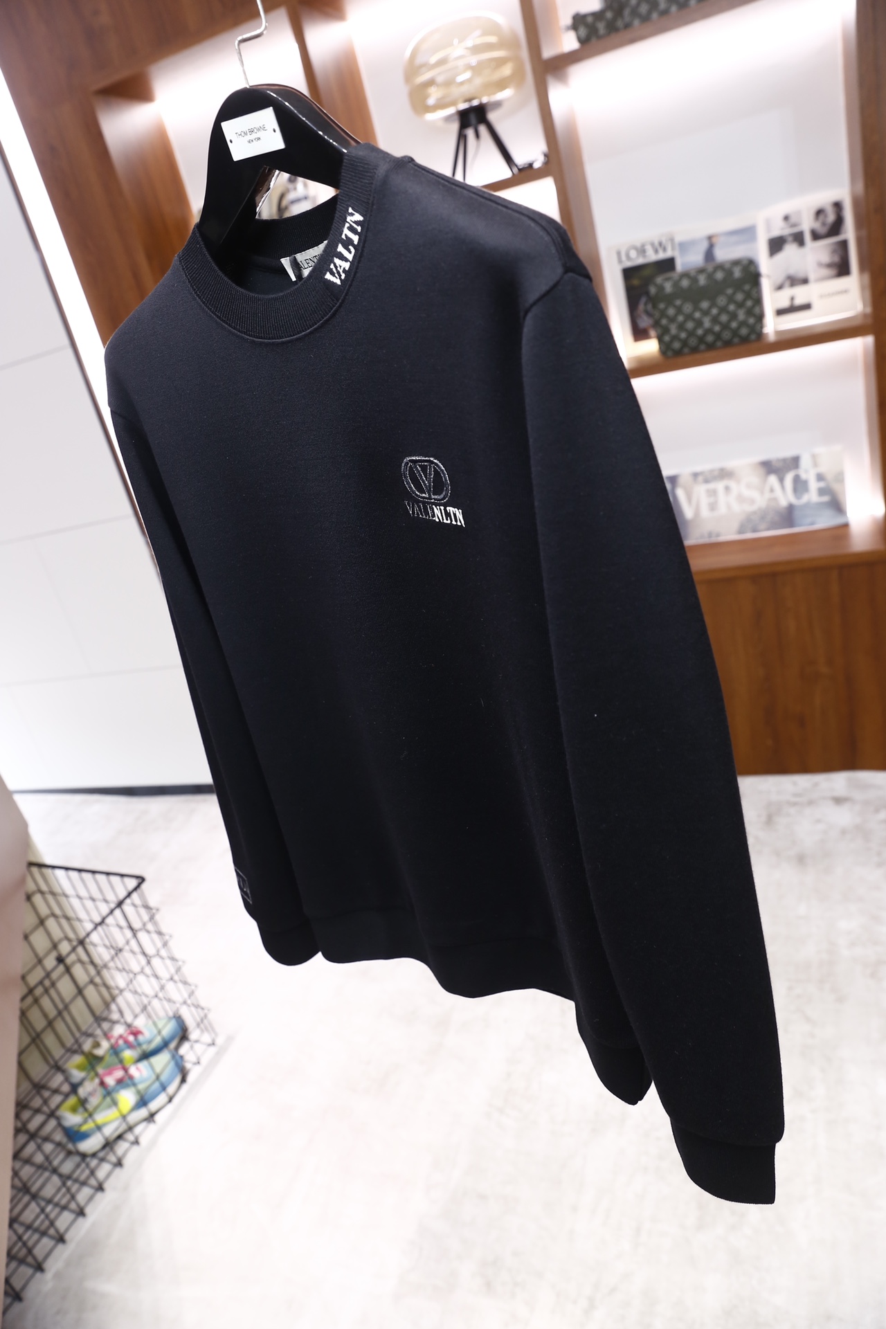 🔥Valent*no/华伦天奴.25秋冬新款男士圆领卫衣👍采用舒适棉面料打造，质感柔软且挺括。奢华经典品